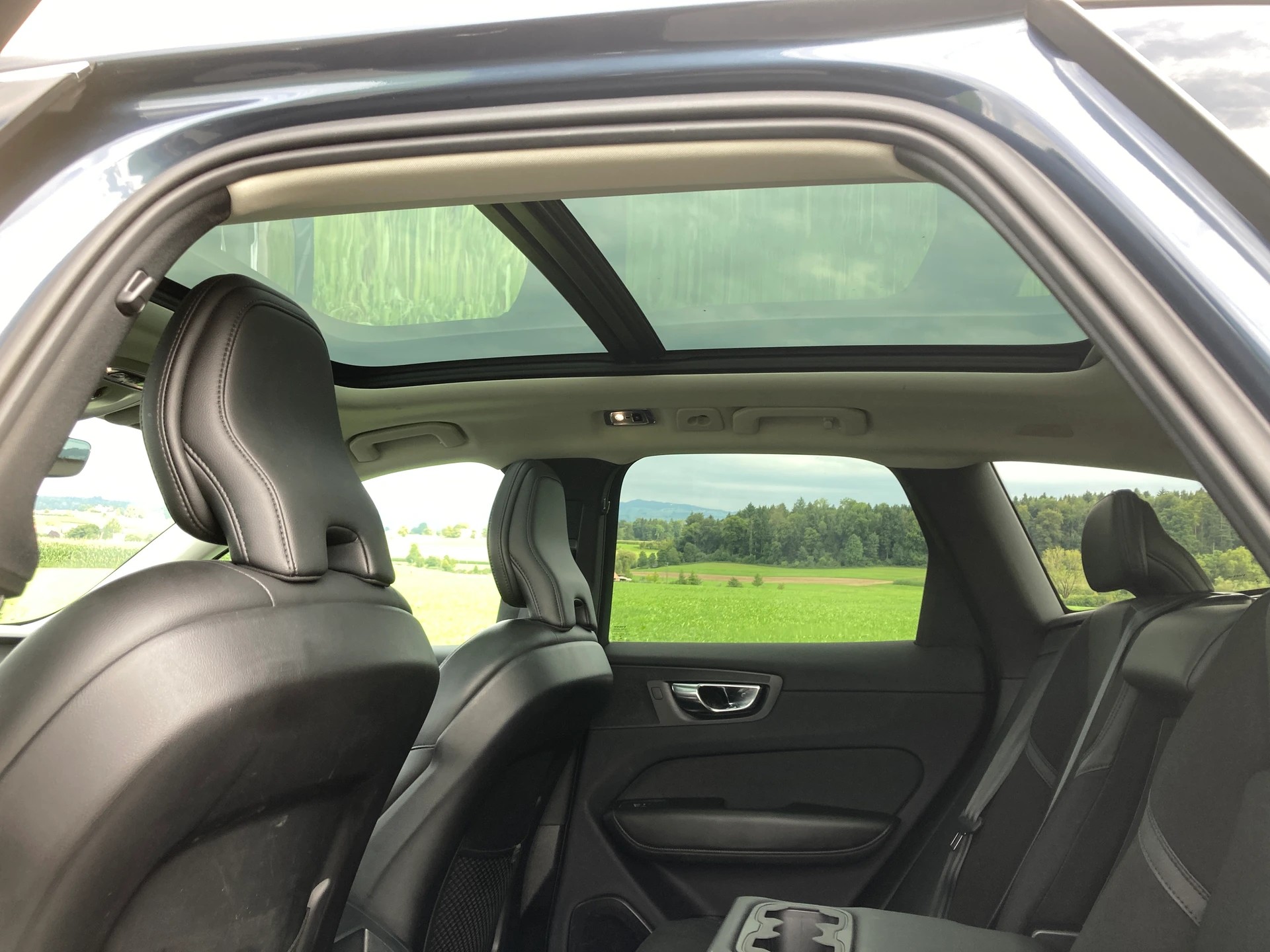 VOLVO XC60 T8 eAWD Momentum Geartronic mit Anhängerkupplung-image-9