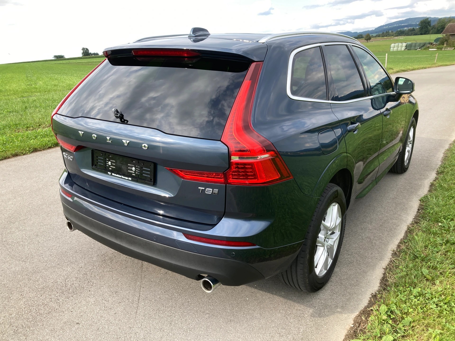 VOLVO XC60 T8 eAWD Momentum Geartronic mit Anhängerkupplung-image-2
