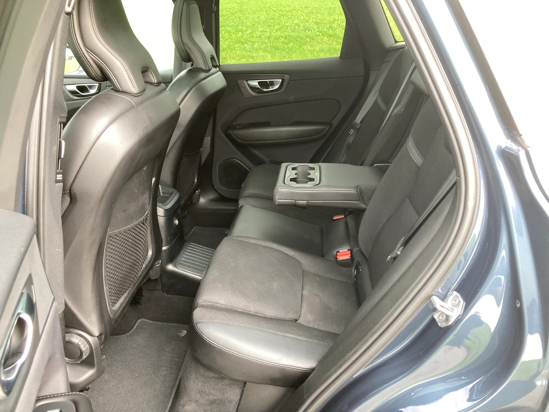 VOLVO XC60 T8 eAWD Momentum Geartronic mit Anhängerkupplung-image-8