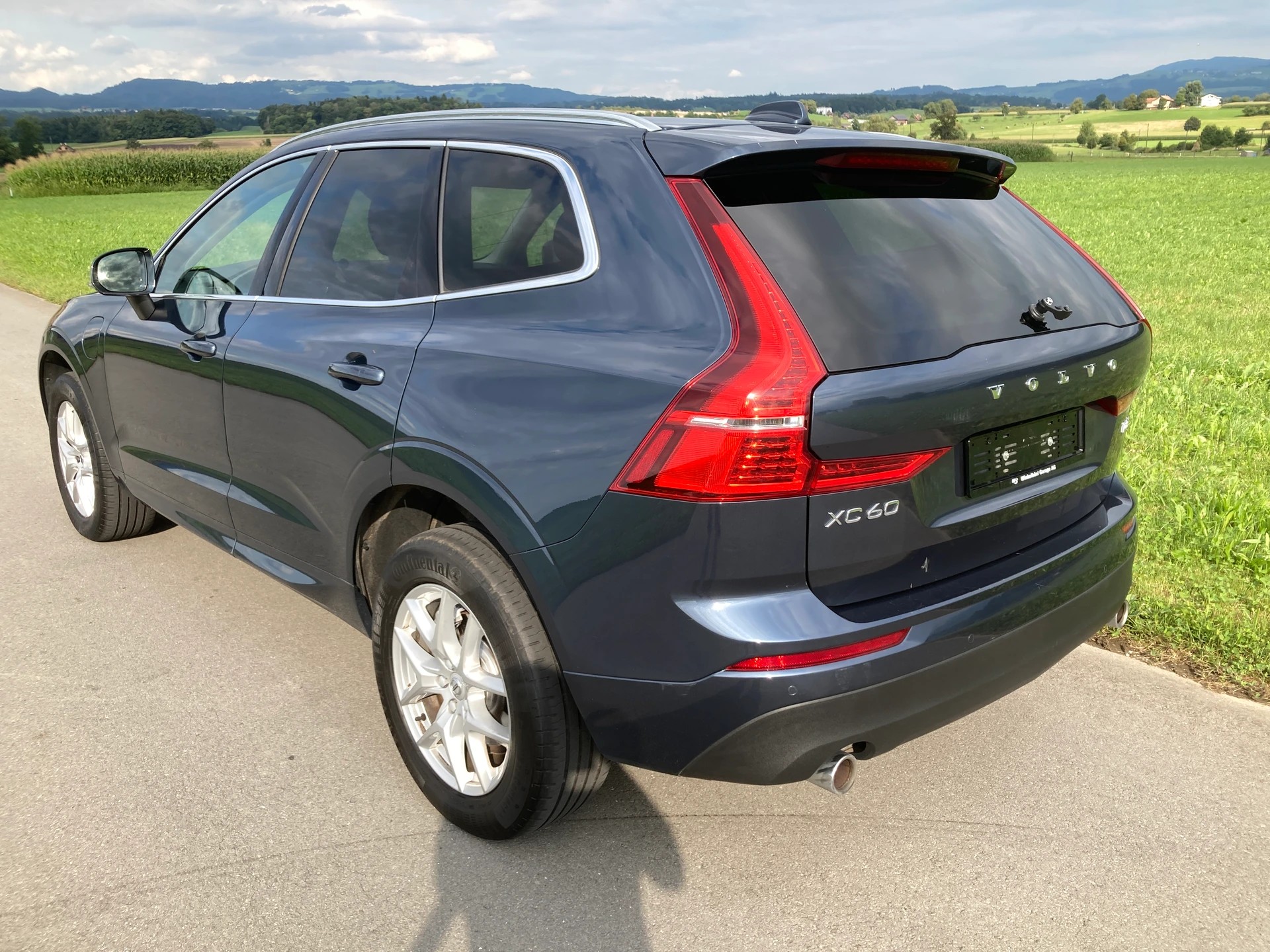 VOLVO XC60 T8 eAWD Momentum Geartronic mit Anhängerkupplung-image-3