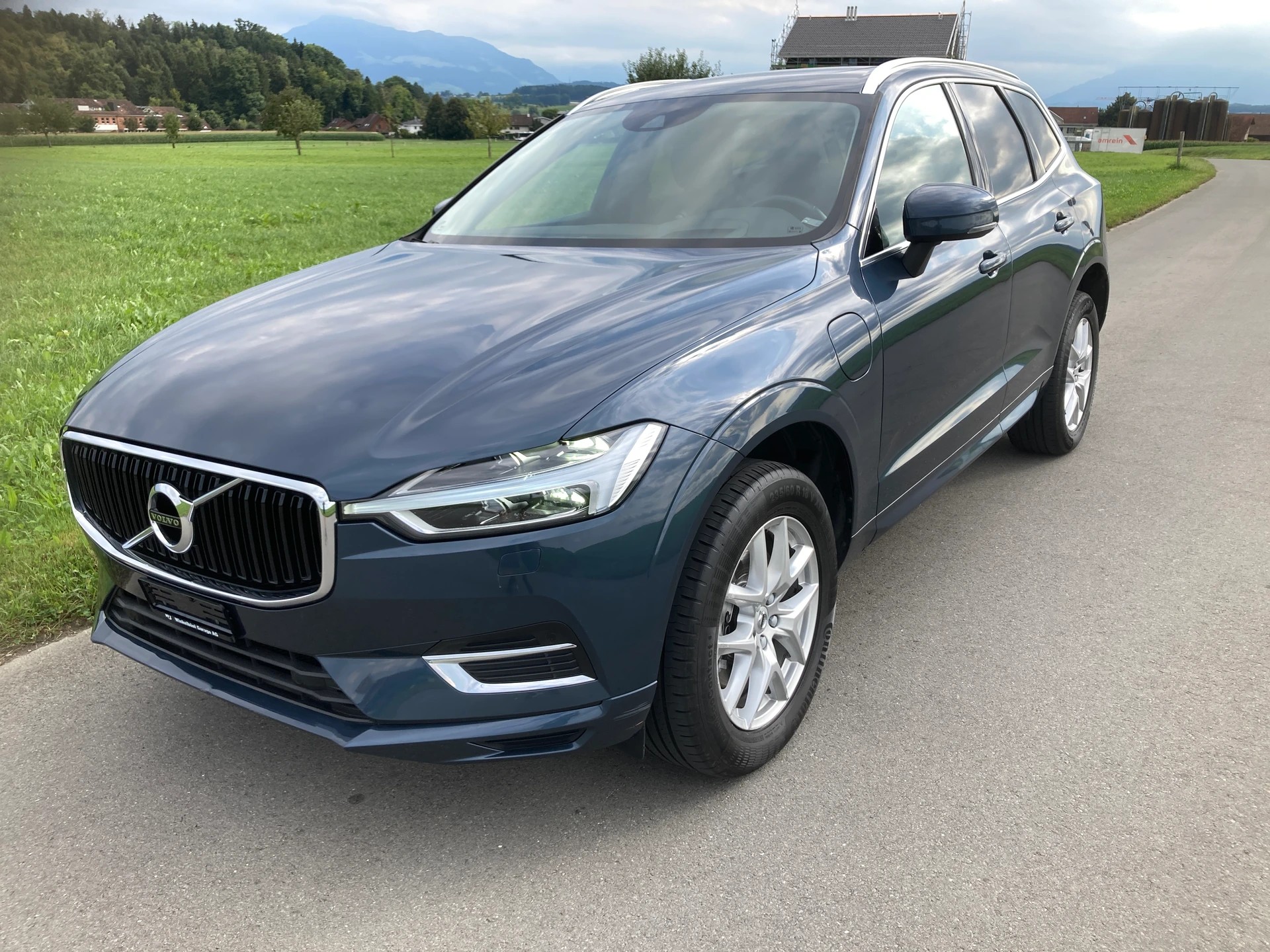 VOLVO XC60 T8 eAWD Momentum Geartronic mit Anhängerkupplung-image-0