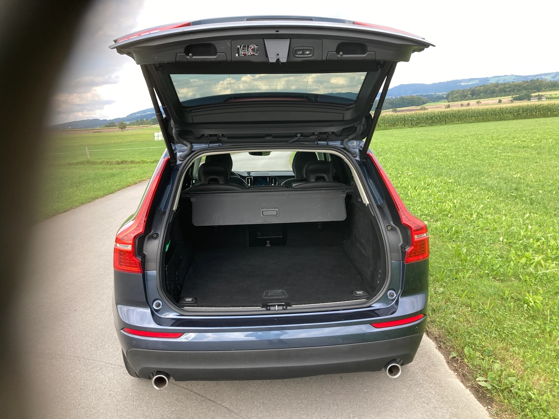 VOLVO XC60 T8 eAWD Momentum Geartronic mit Anhängerkupplung-image-5