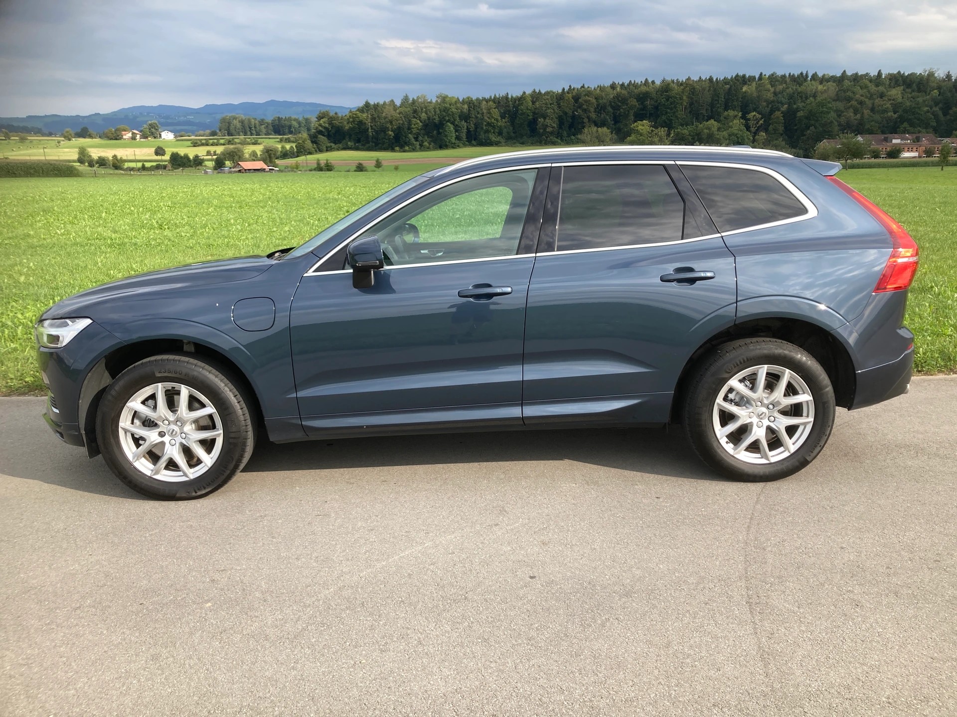 VOLVO XC60 T8 eAWD Momentum Geartronic mit Anhängerkupplung-image-4