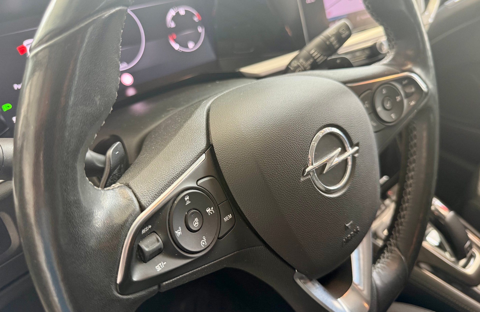 OPEL Grandland X 1.2i TP Ultimate Automatik-image-19