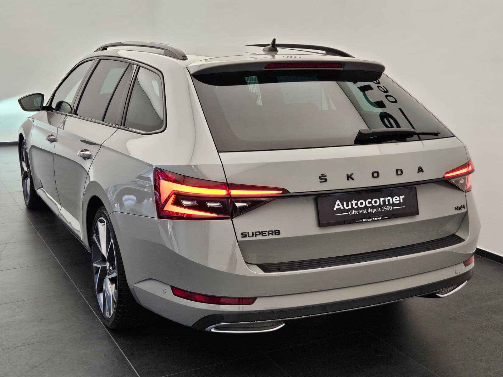SKODA Superb Combi 2.0 TDi SportLine Light 4x4 DSG-image-8