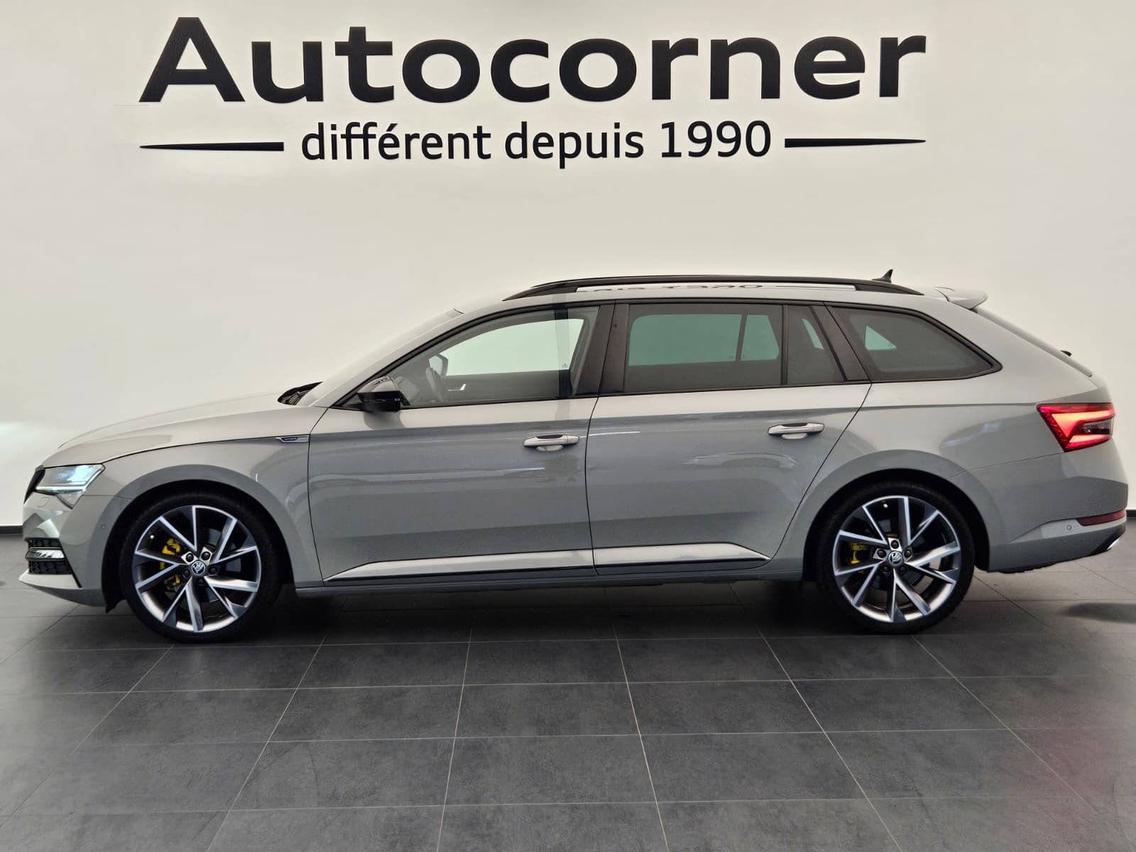 SKODA Superb Combi 2.0 TDi SportLine Light 4x4 DSG-image-1