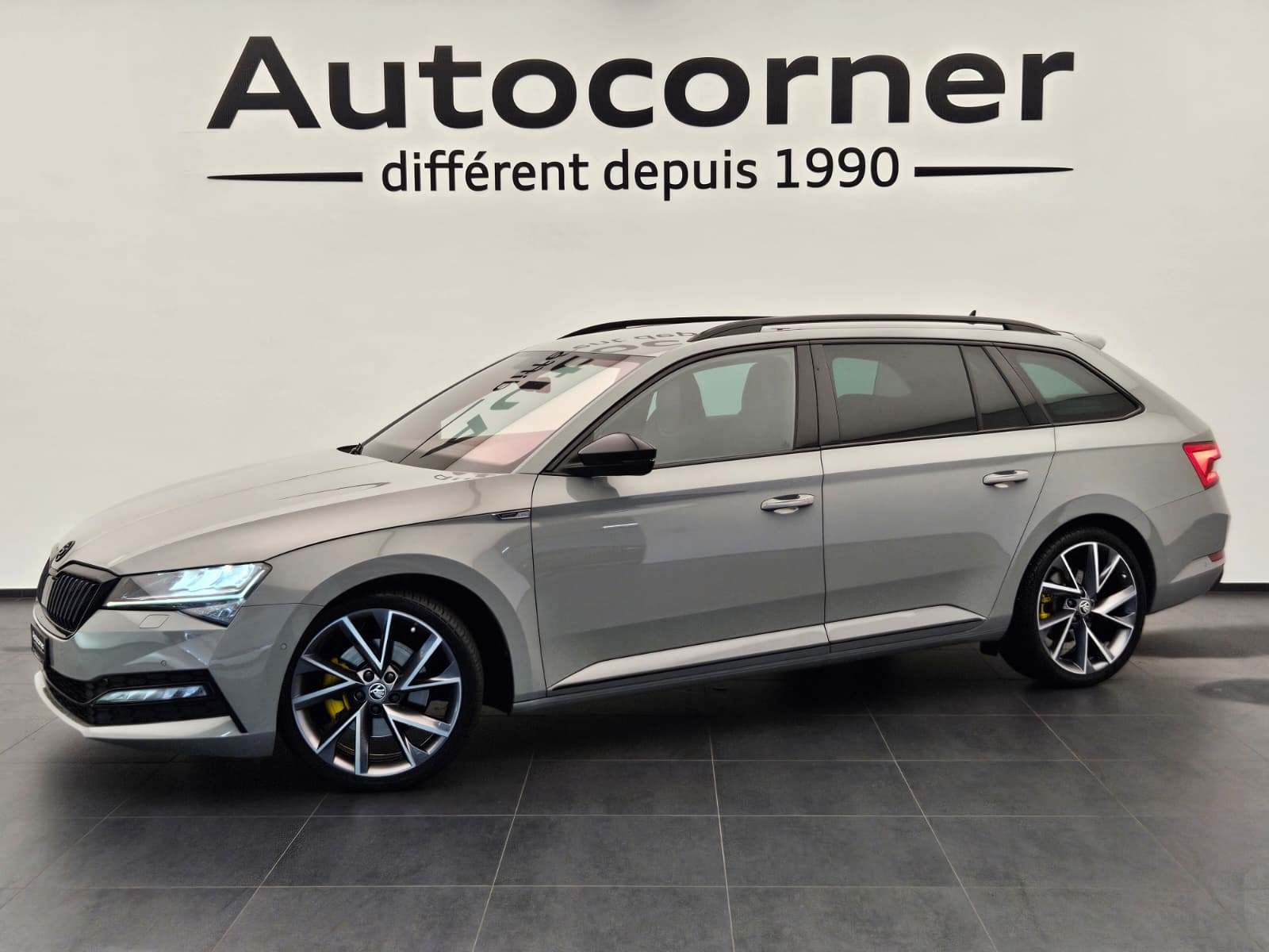 SKODA Superb Combi 2.0 TDi SportLine Light 4x4 DSG-image-0