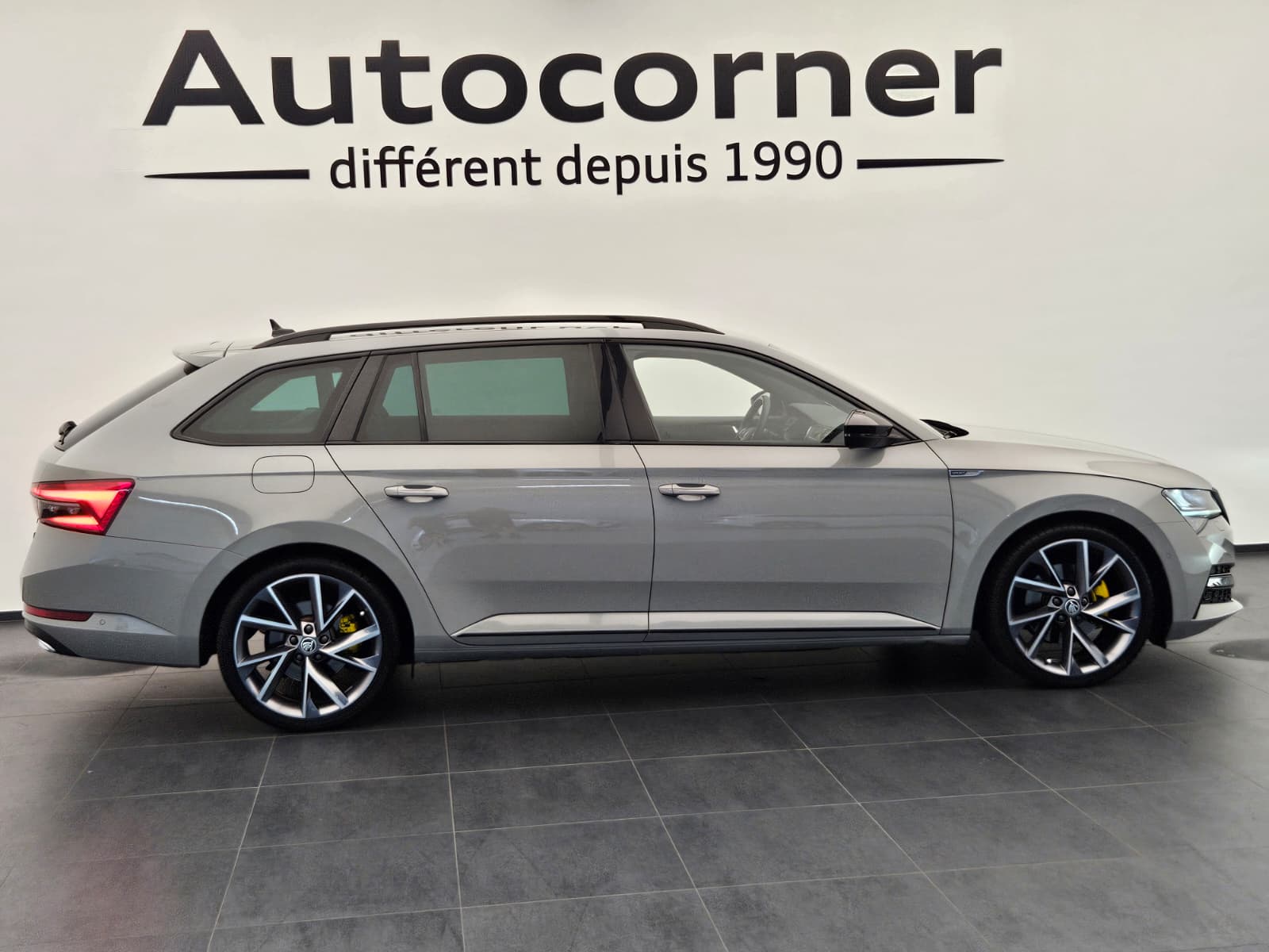 SKODA Superb Combi 2.0 TDi SportLine Light 4x4 DSG-image-5