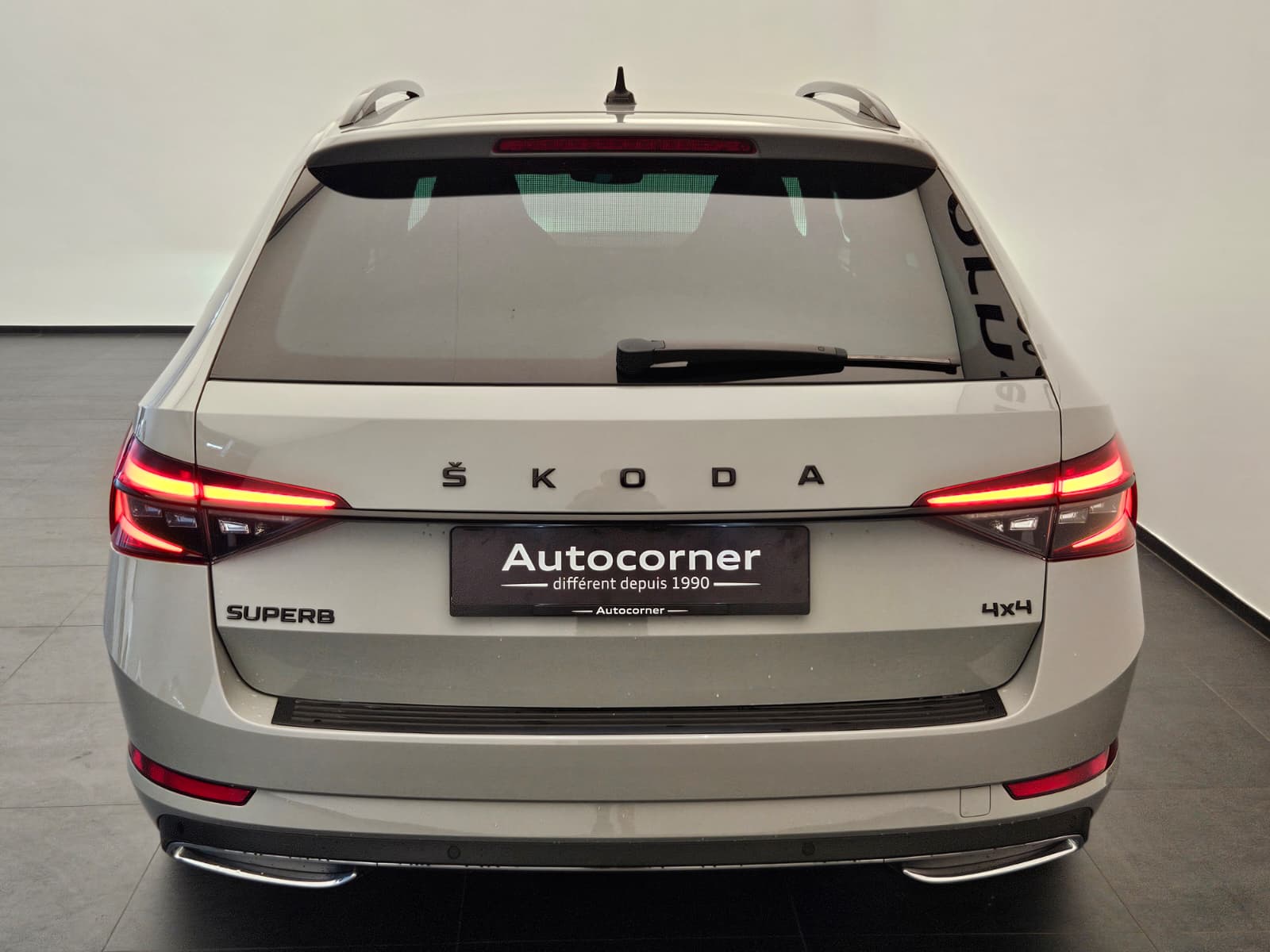 SKODA Superb Combi 2.0 TDi SportLine Light 4x4 DSG-image-7