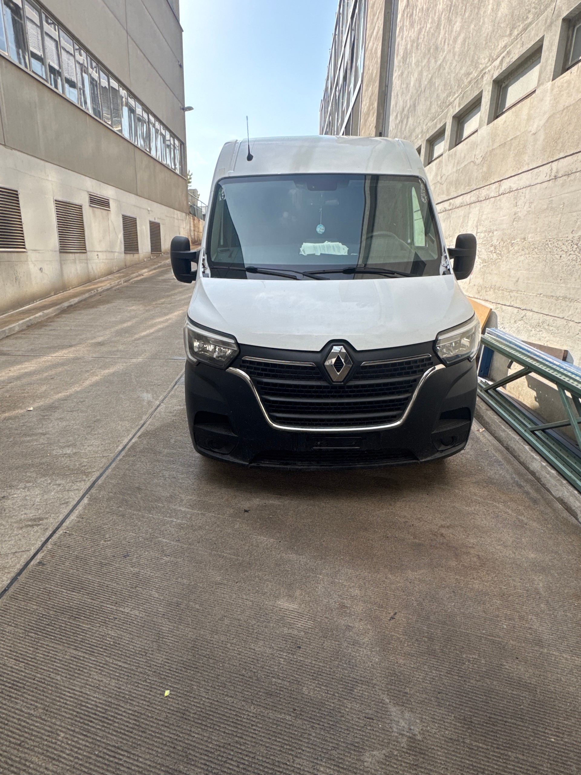 RENAULT Master T35 2.3dCi 135 L2H2