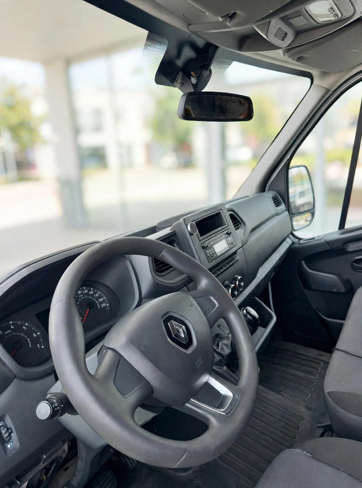RENAULT Master T35 2.3dCi 135 L2H2-image-1