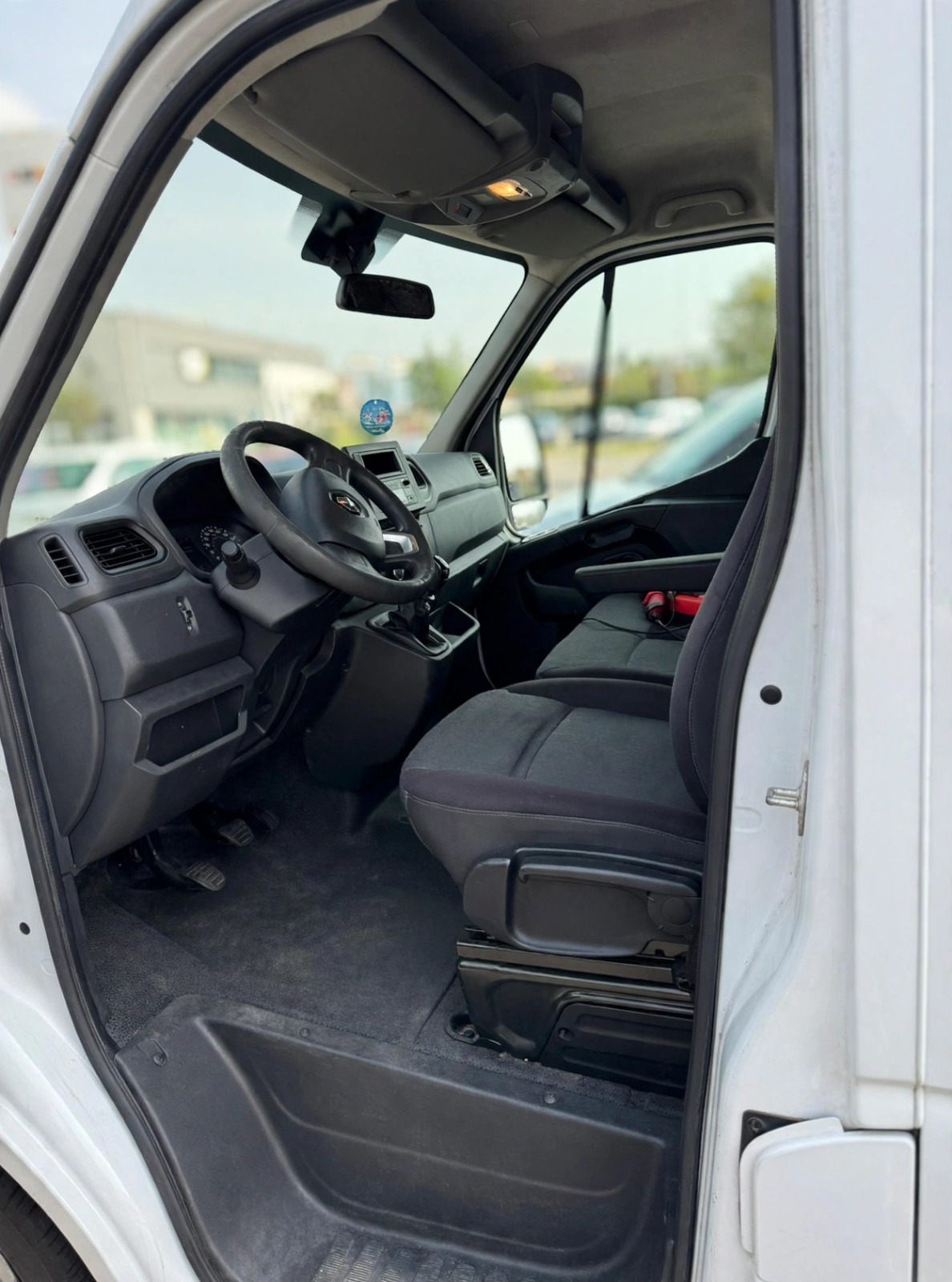 RENAULT Master T35 2.3dCi 135 L2H2-image-3