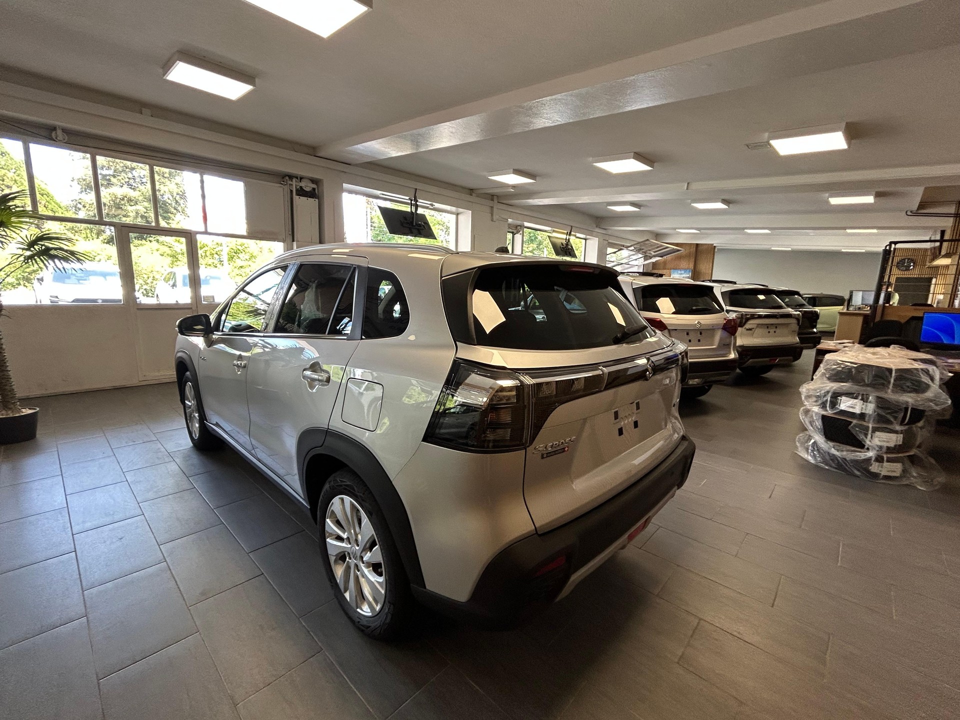 SUZUKI S-Cross 1.4 T Piz Sulai Hybrid 4x4 4 ROUES HIVER OFFERT-image-4