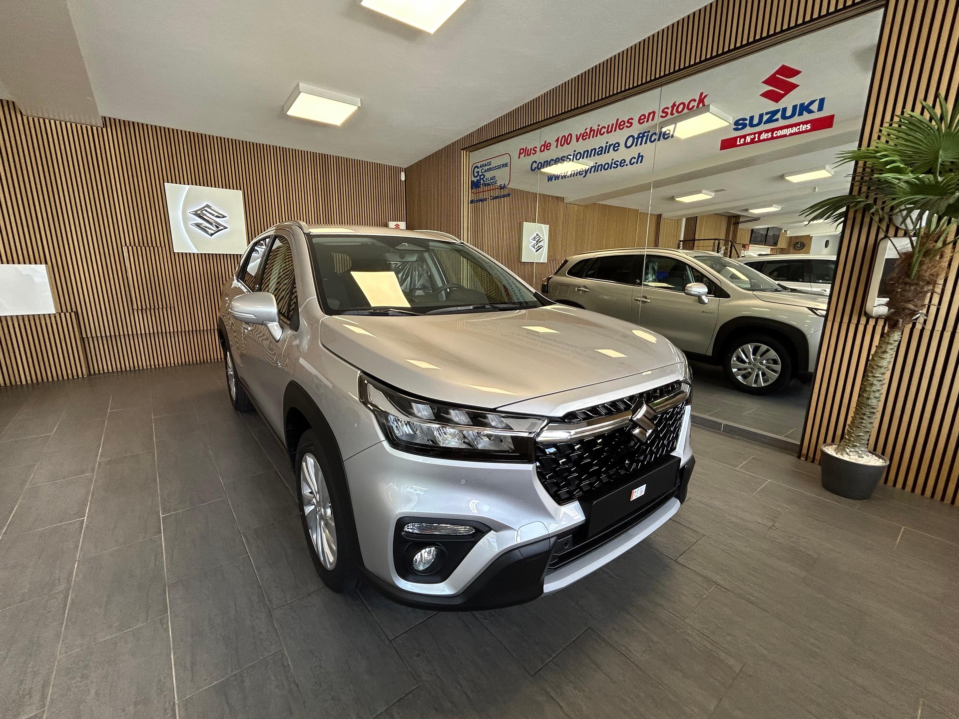SUZUKI S-Cross 1.4 T Piz Sulai Hybrid 4x4 4 ROUES HIVER OFFERT-image-1