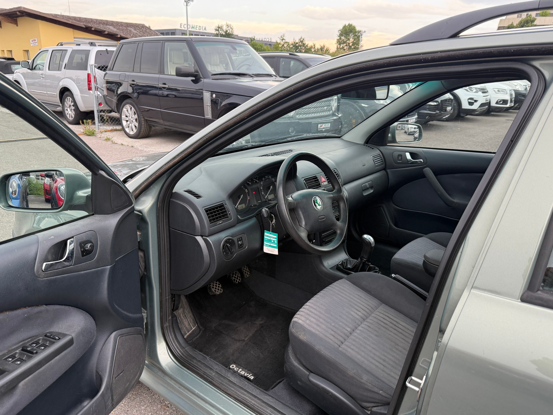 SKODA Octavia 2.0 Elegance 4x4 / Frisch ab MFK & Service / Sitzheizung / Klimaautoamatik-image-8