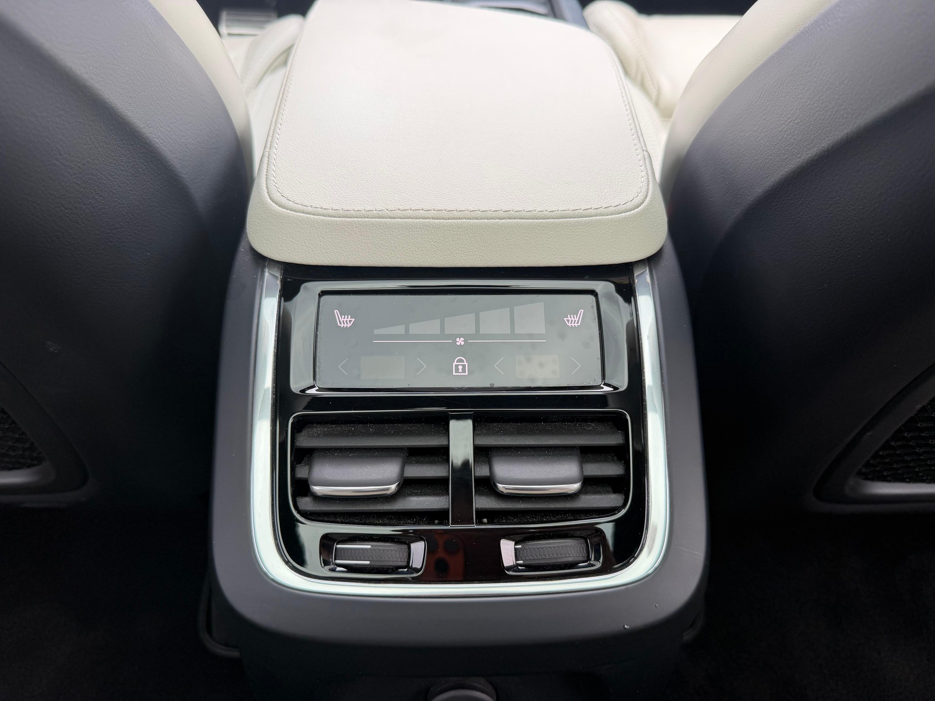 VOLVO XC90 2.0 T8 TE R-Design 7P. eAWD-image-10