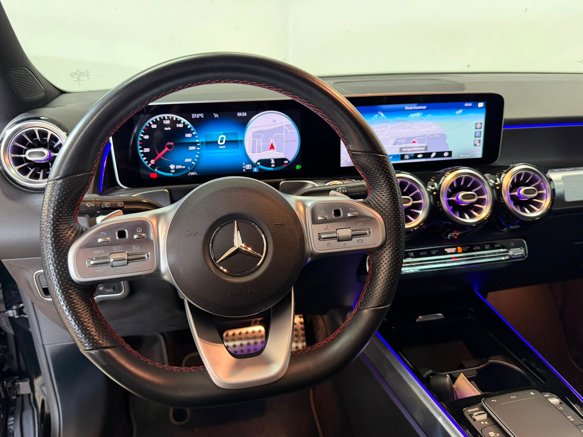 MERCEDES-BENZ GLB 200 AMG Line 7G-Tronic-image-9