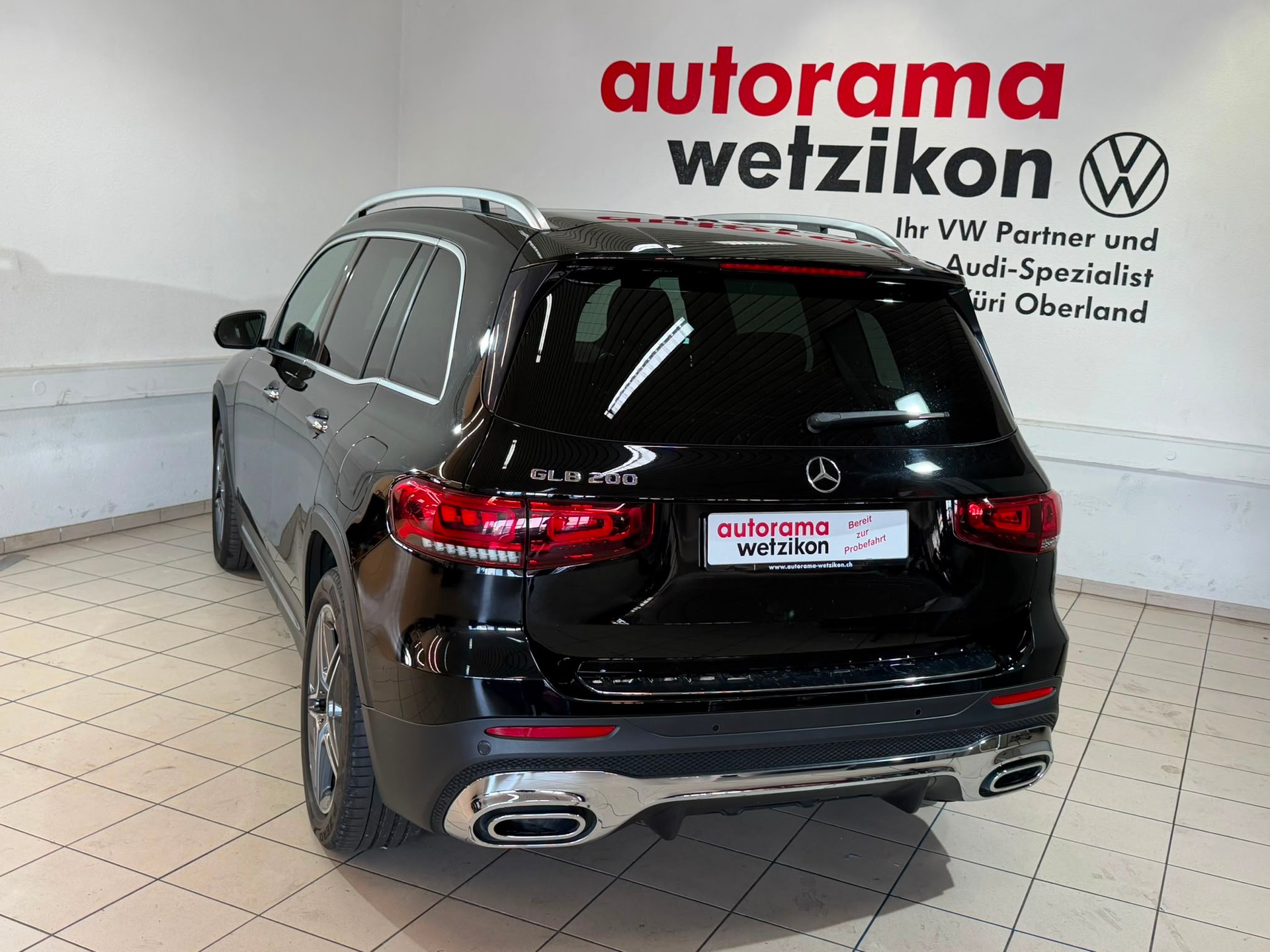MERCEDES-BENZ GLB 200 AMG Line 7G-Tronic-image-3