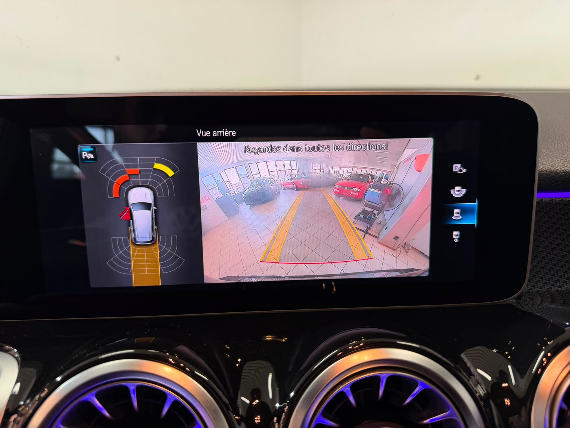 MERCEDES-BENZ GLB 200 AMG Line 7G-Tronic-image-13