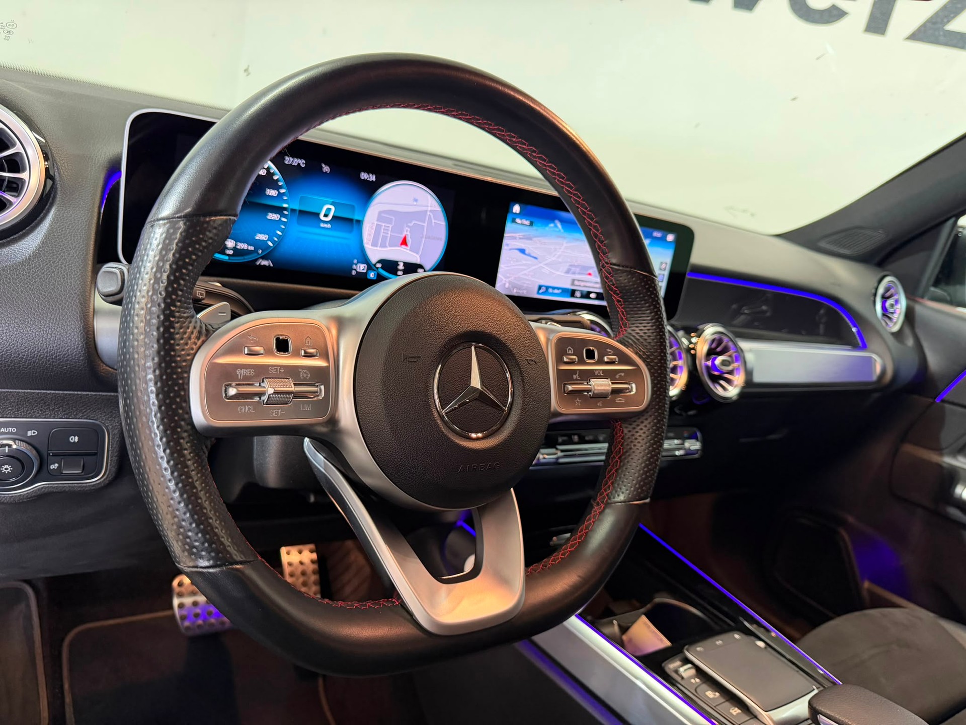 MERCEDES-BENZ GLB 200 AMG Line 7G-Tronic-image-6