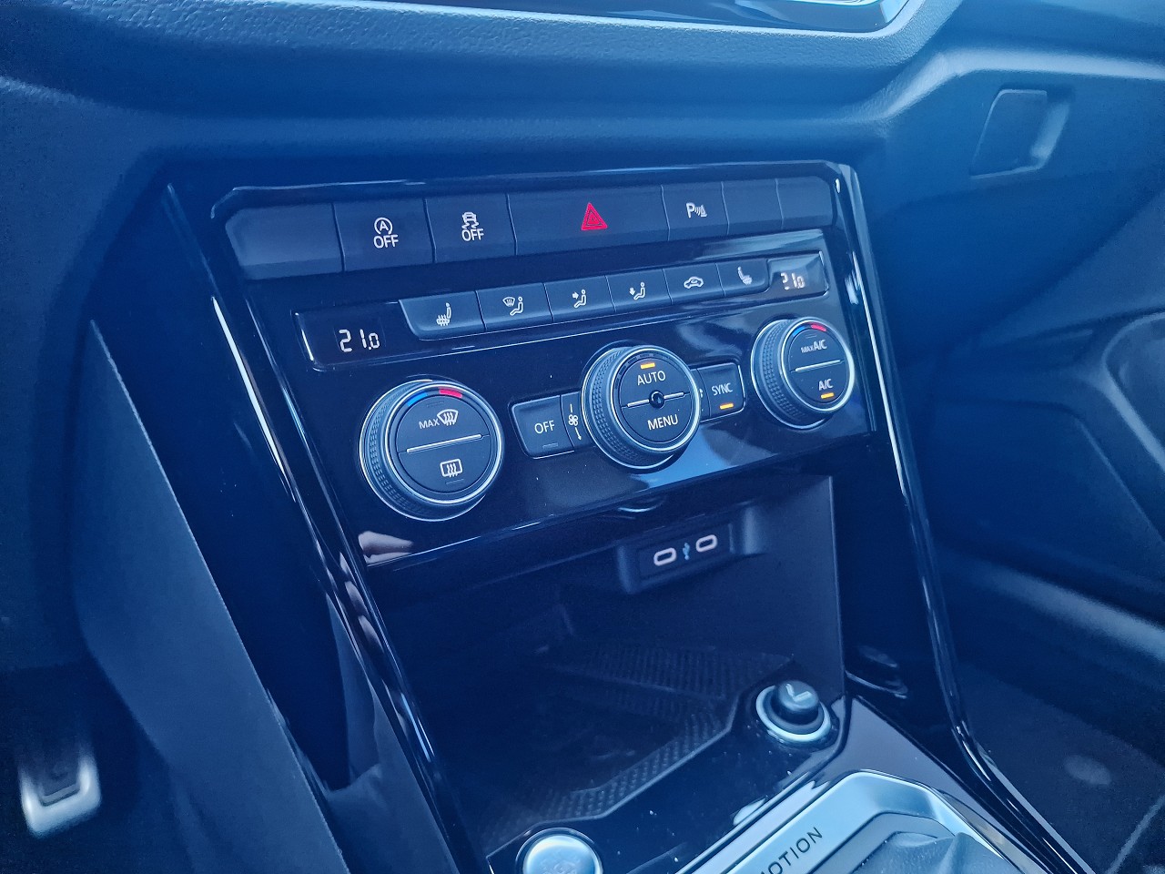 VW T-Roc 2.0 TSI R DSG 4Motion-image-24