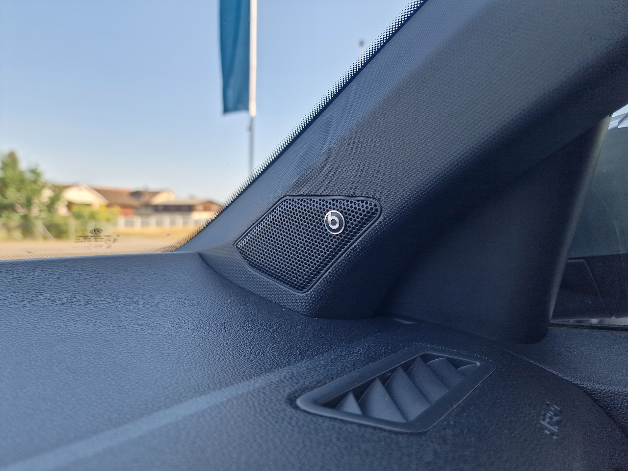VW T-Roc 2.0 TSI R DSG 4Motion-image-26
