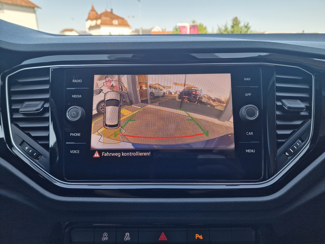 VW T-Roc 2.0 TSI R DSG 4Motion-image-23