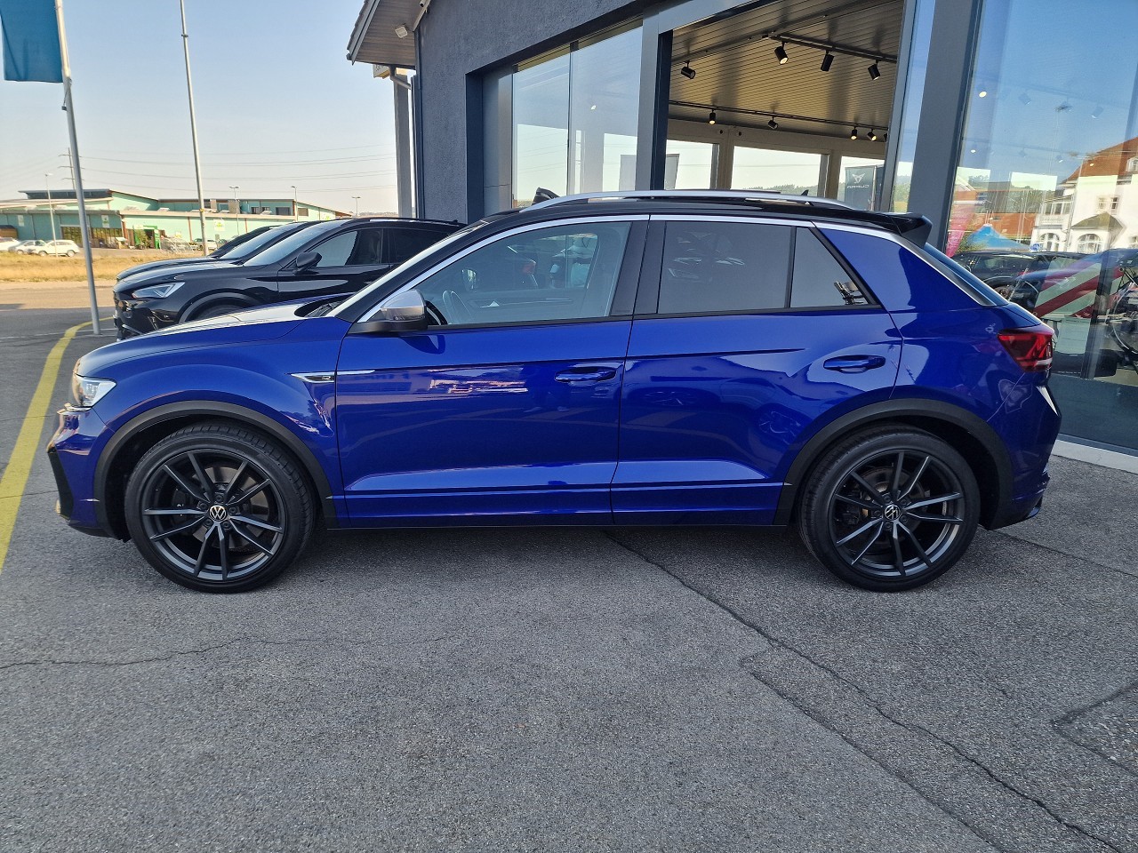 VW T-Roc 2.0 TSI R DSG 4Motion-image-2