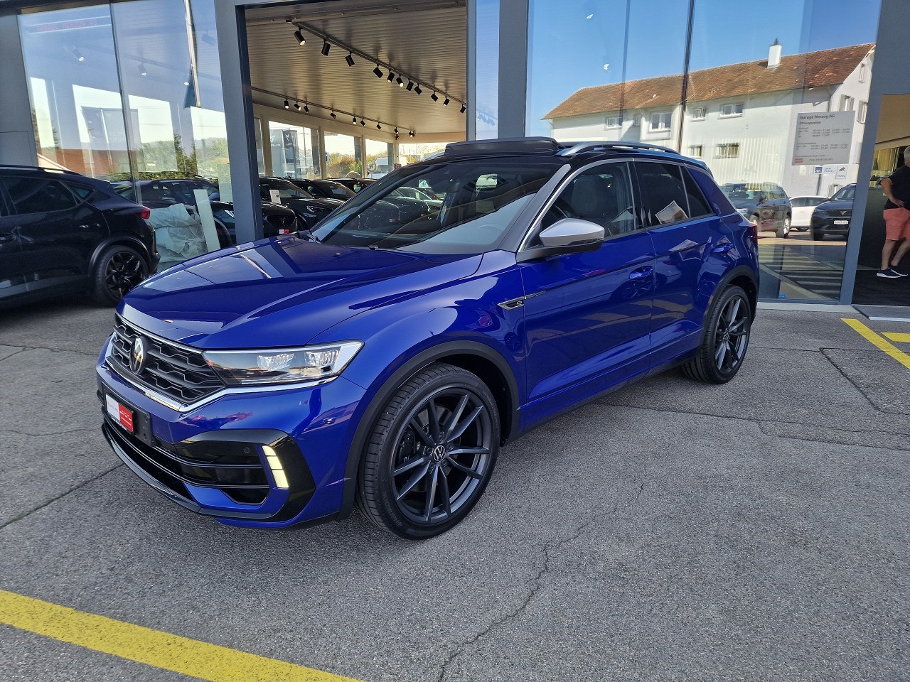 VW T-Roc 2.0 TSI R DSG 4Motion-image-1