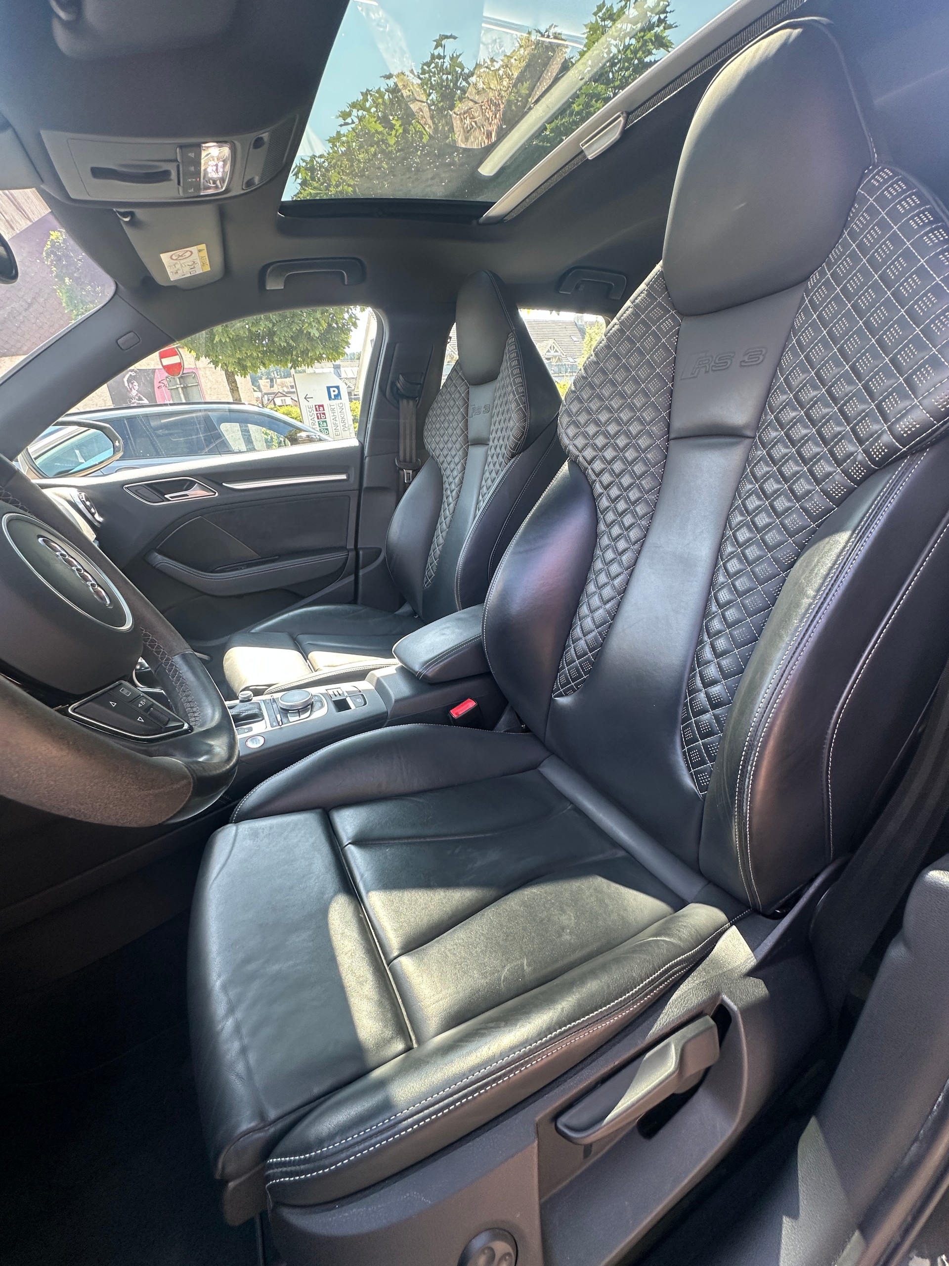 AUDI 2.5 T FSI quattro S-Tronic-image-2