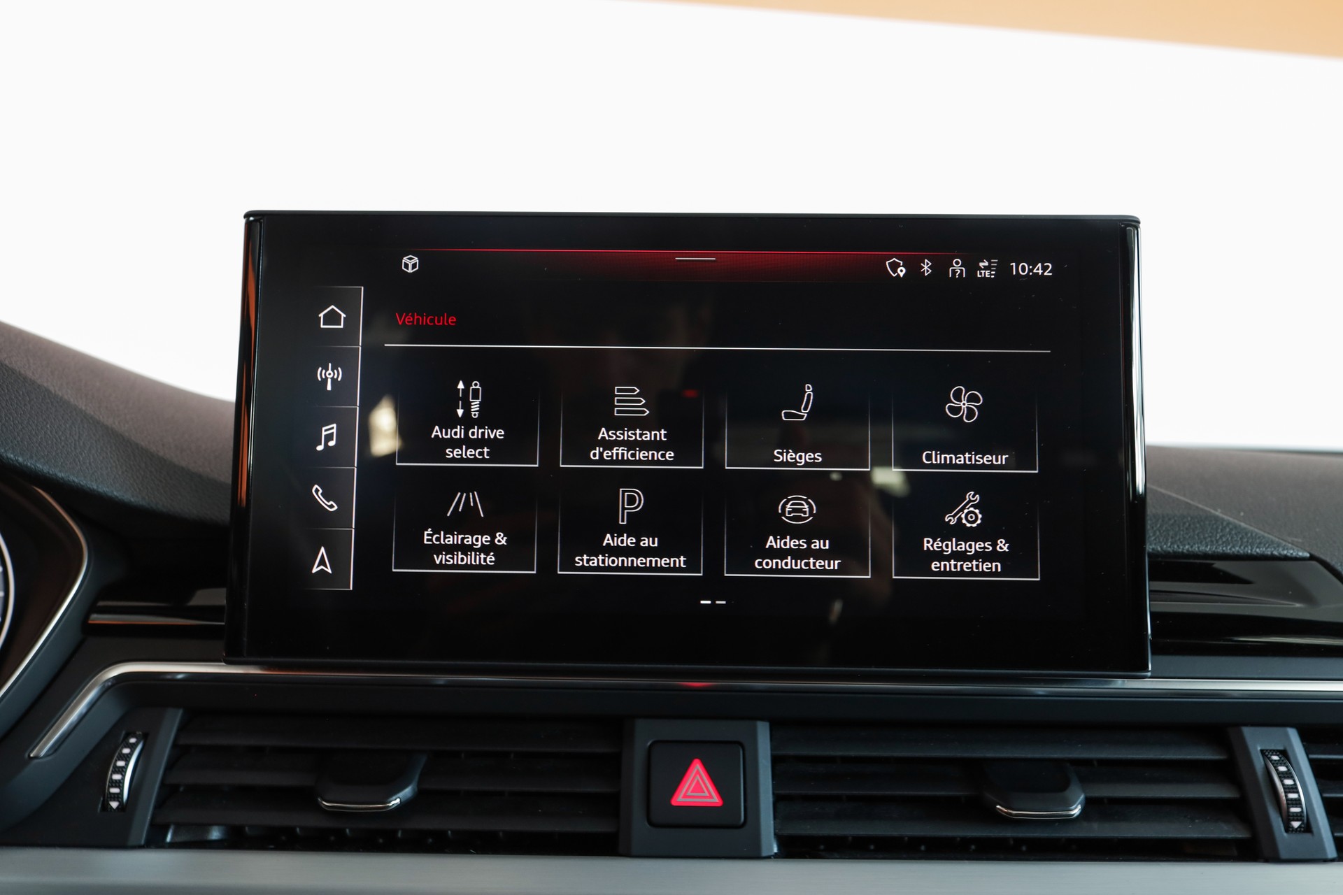 AUDI A4 Avant 40 TDI S line Attraction quattro S-tronic-image-16