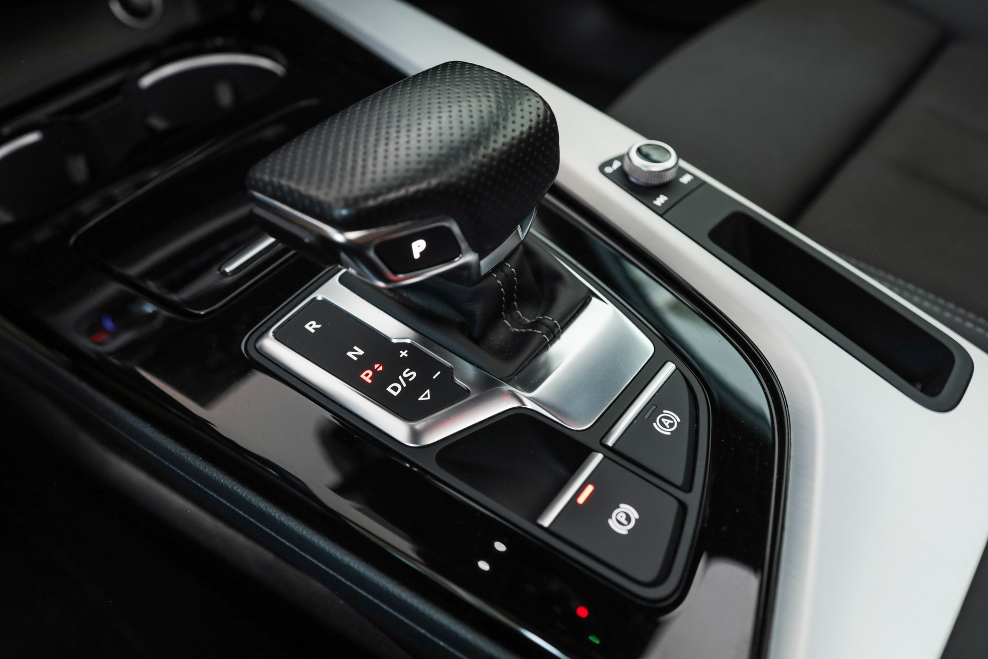 AUDI A4 Avant 40 TDI S line Attraction quattro S-tronic-image-22