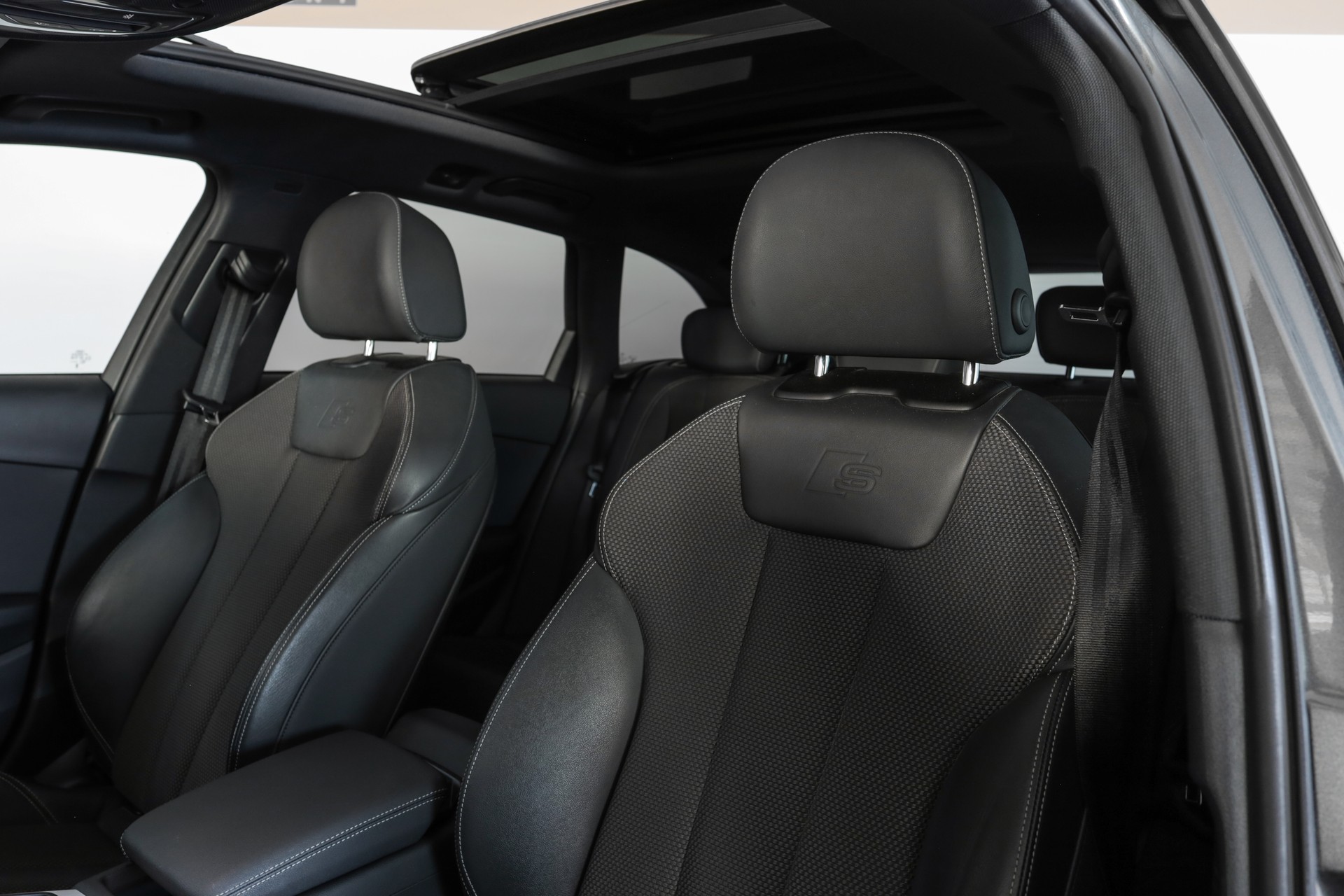AUDI A4 Avant 40 TDI S line Attraction quattro S-tronic-image-9