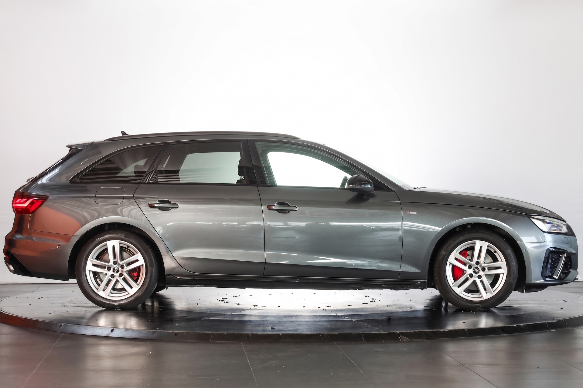 AUDI A4 Avant 40 TDI S line Attraction quattro S-tronic-showroom-element-3