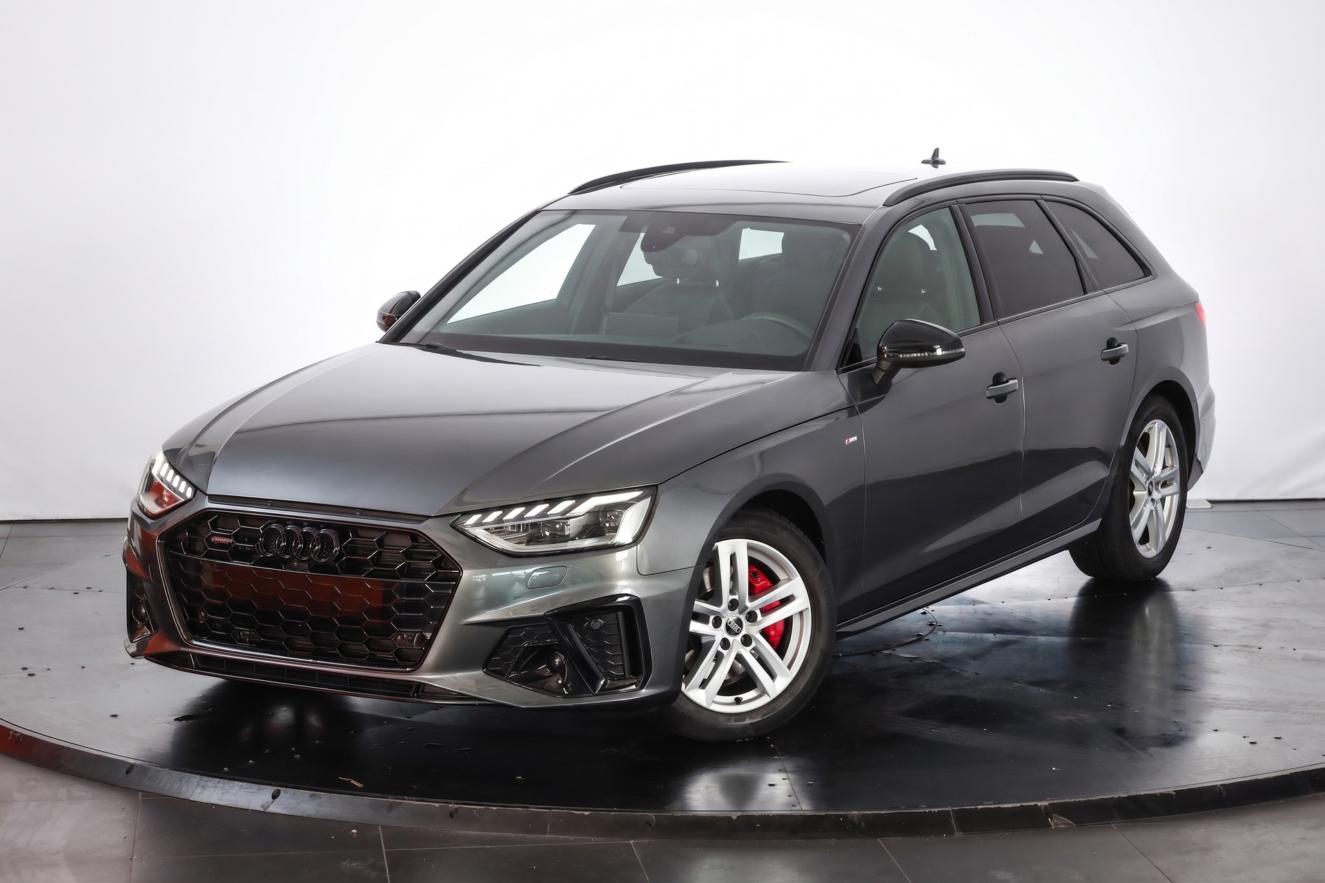 AUDI A4 Avant 40 TDI S line Attraction quattro S-tronic-image-4
