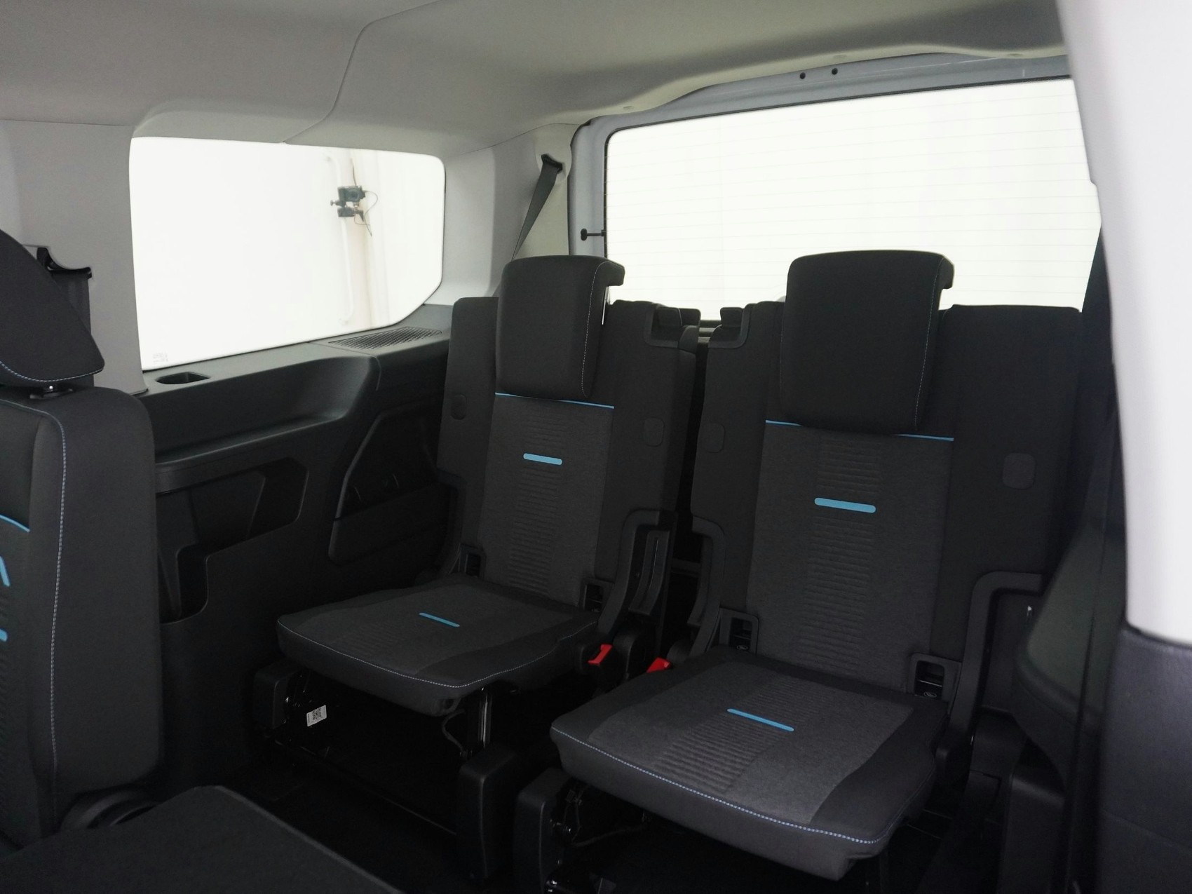 FORD Grand Tourneo Connect 2.0 EcoBlue Active 4x4-image-14