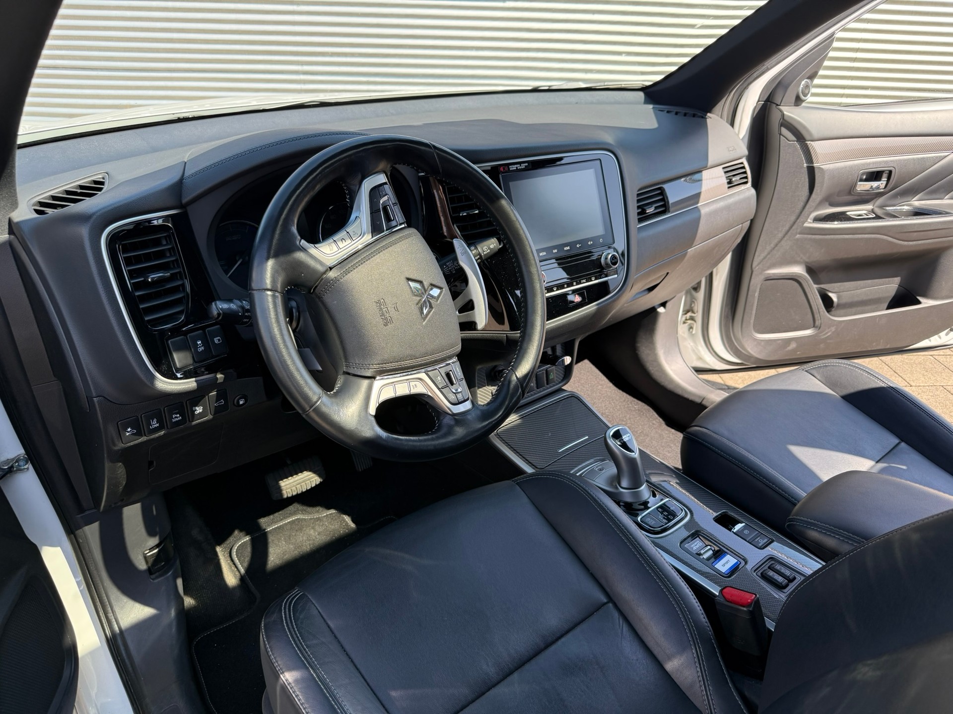 MITSUBISHI 2.4 PHEV Diamond+-image-3