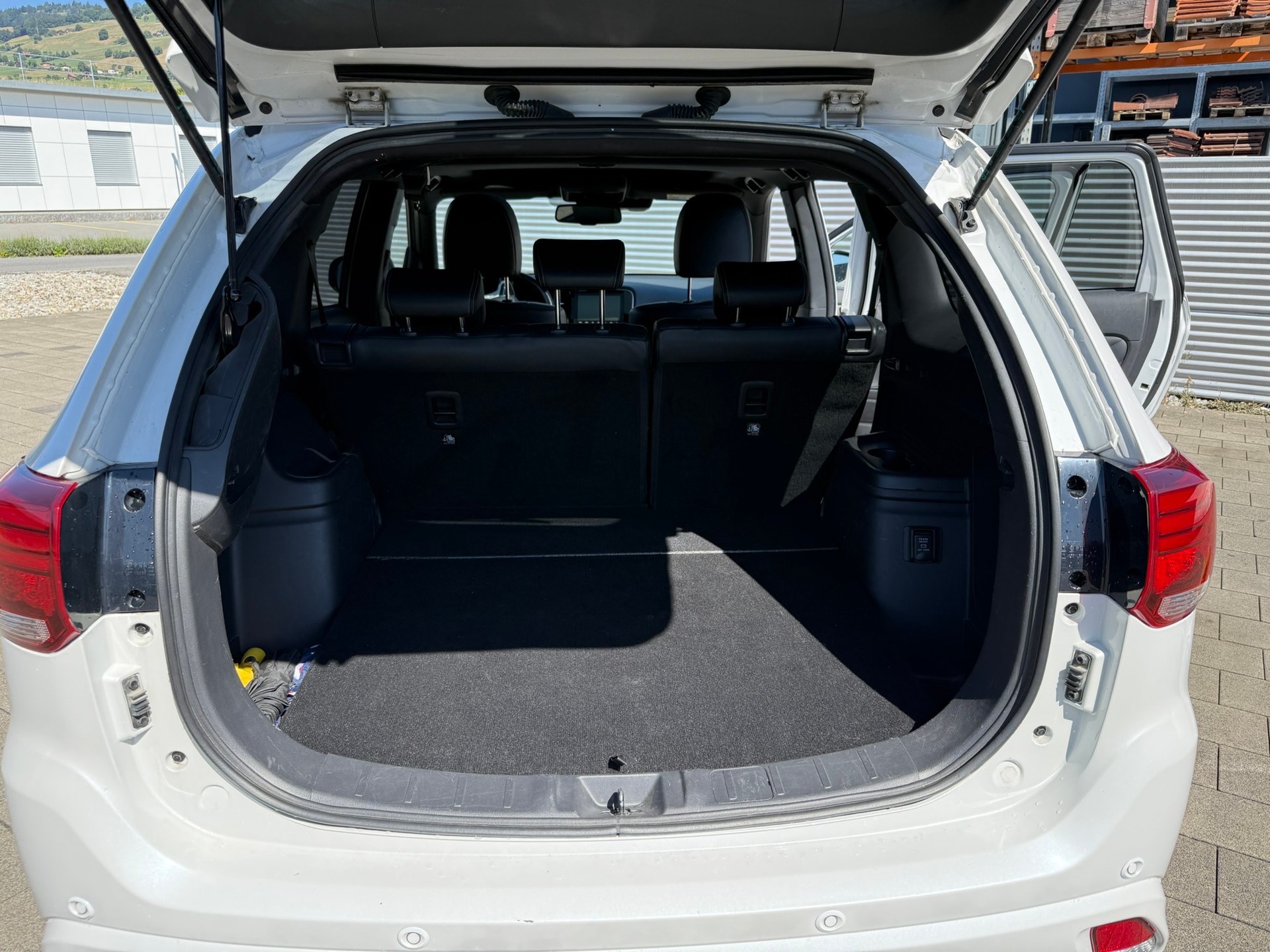 MITSUBISHI 2.4 PHEV Diamond+-image-2