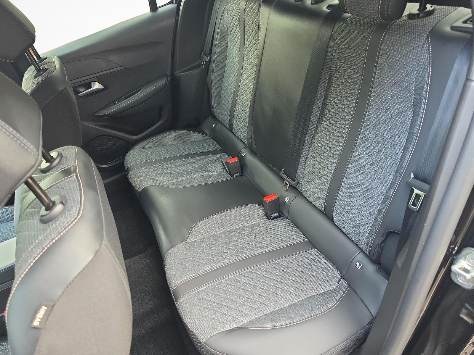 PEUGEOT 208 1.2 Hybrid Allure Premium-image-10