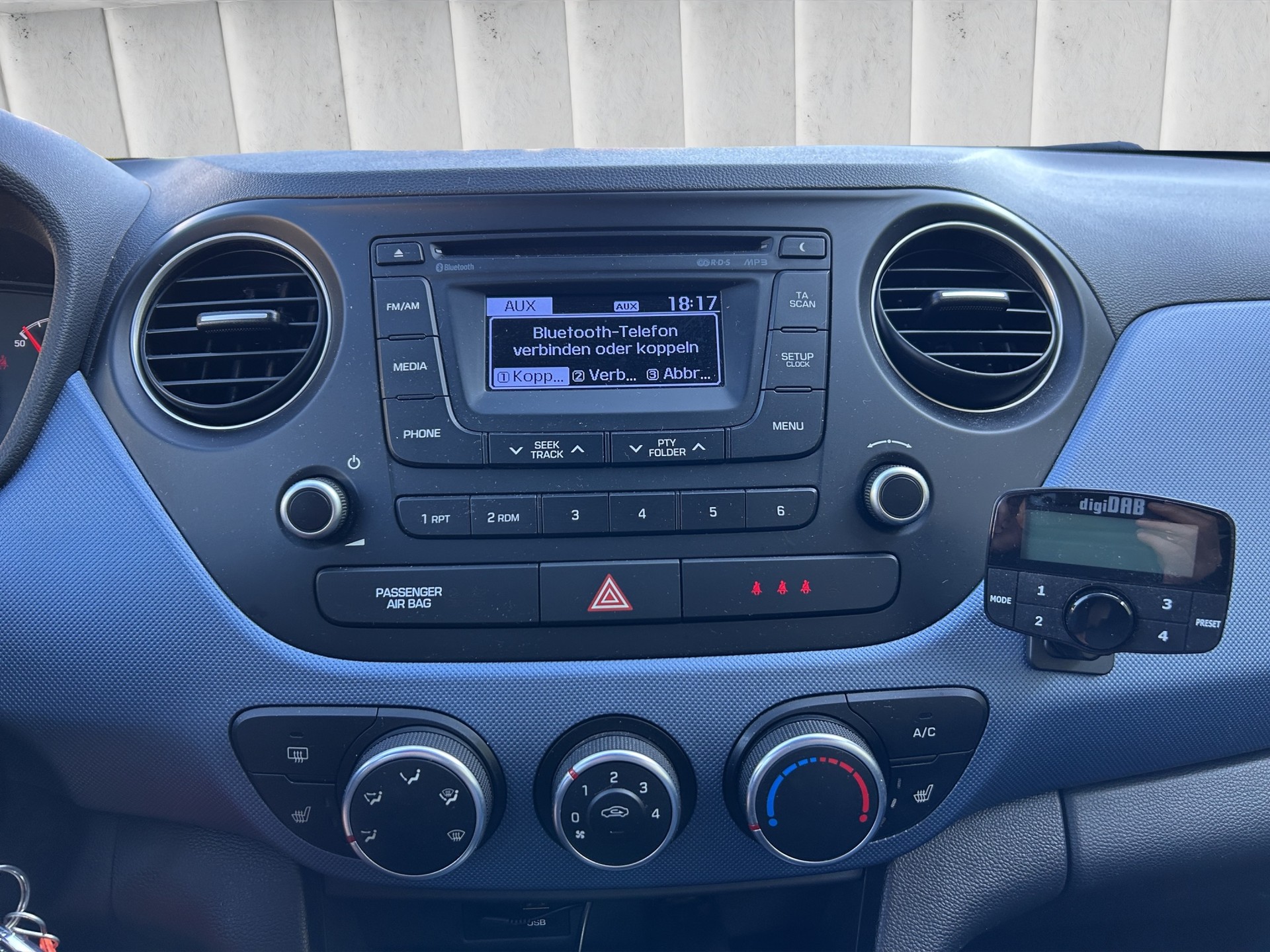 HYUNDAI i10 1.2 Amplia-image-14