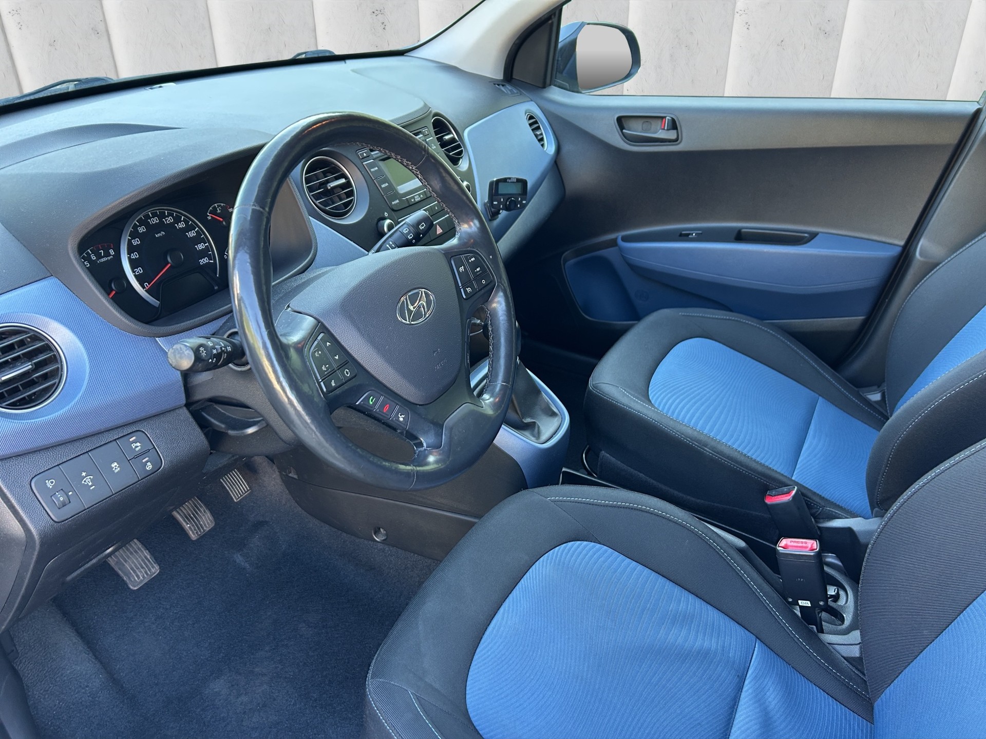HYUNDAI i10 1.2 Amplia-image-8