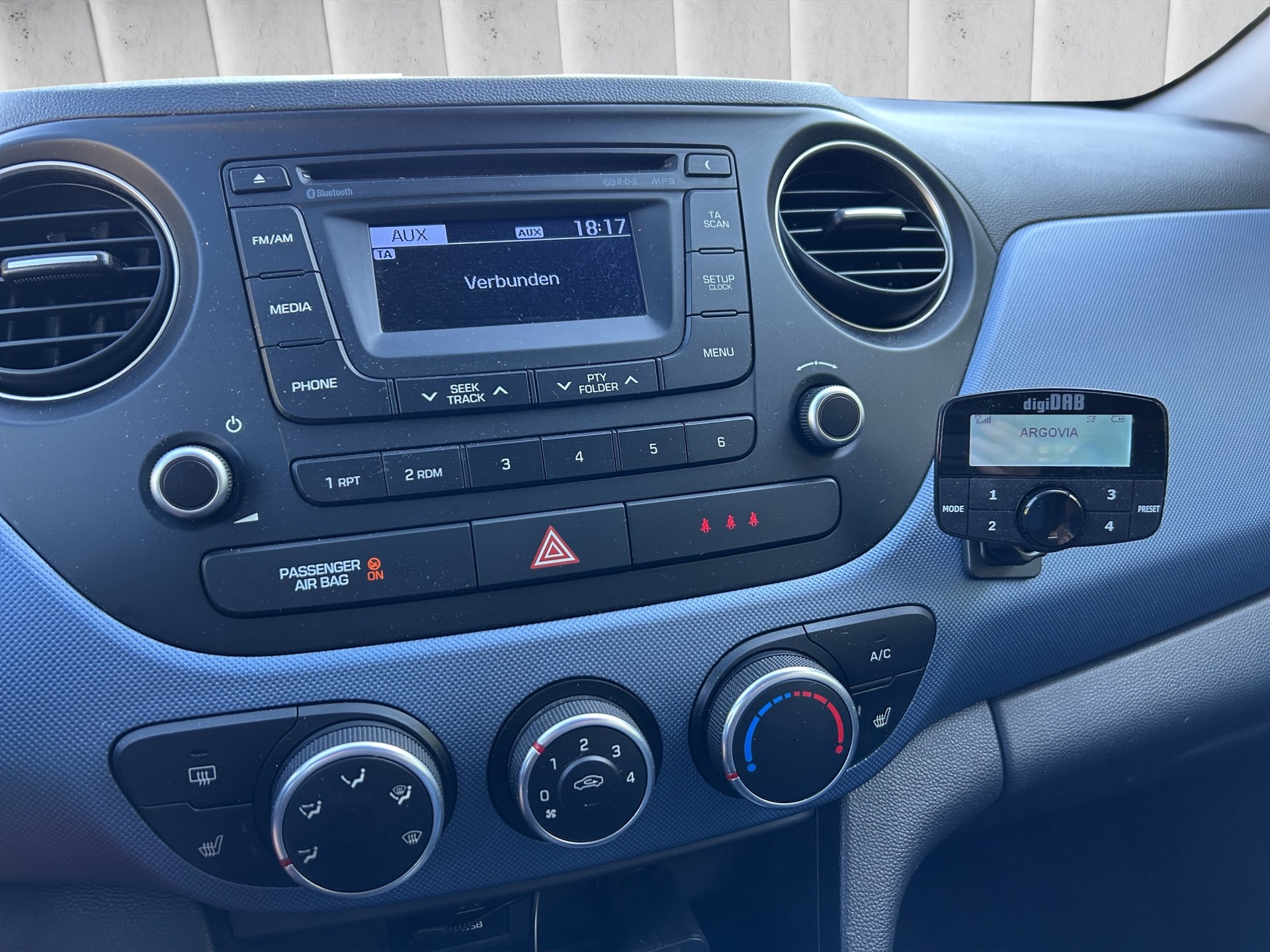 HYUNDAI i10 1.2 Amplia-image-13