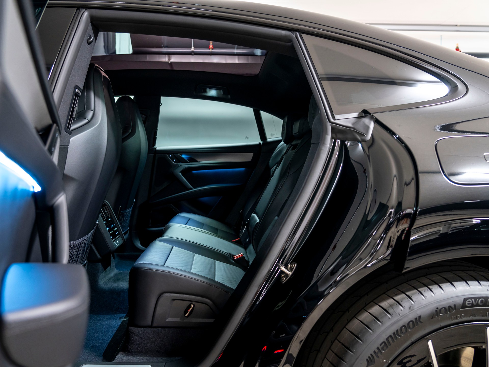 PORSCHE Cayenne Coupe Electric 113 kWh-image-13