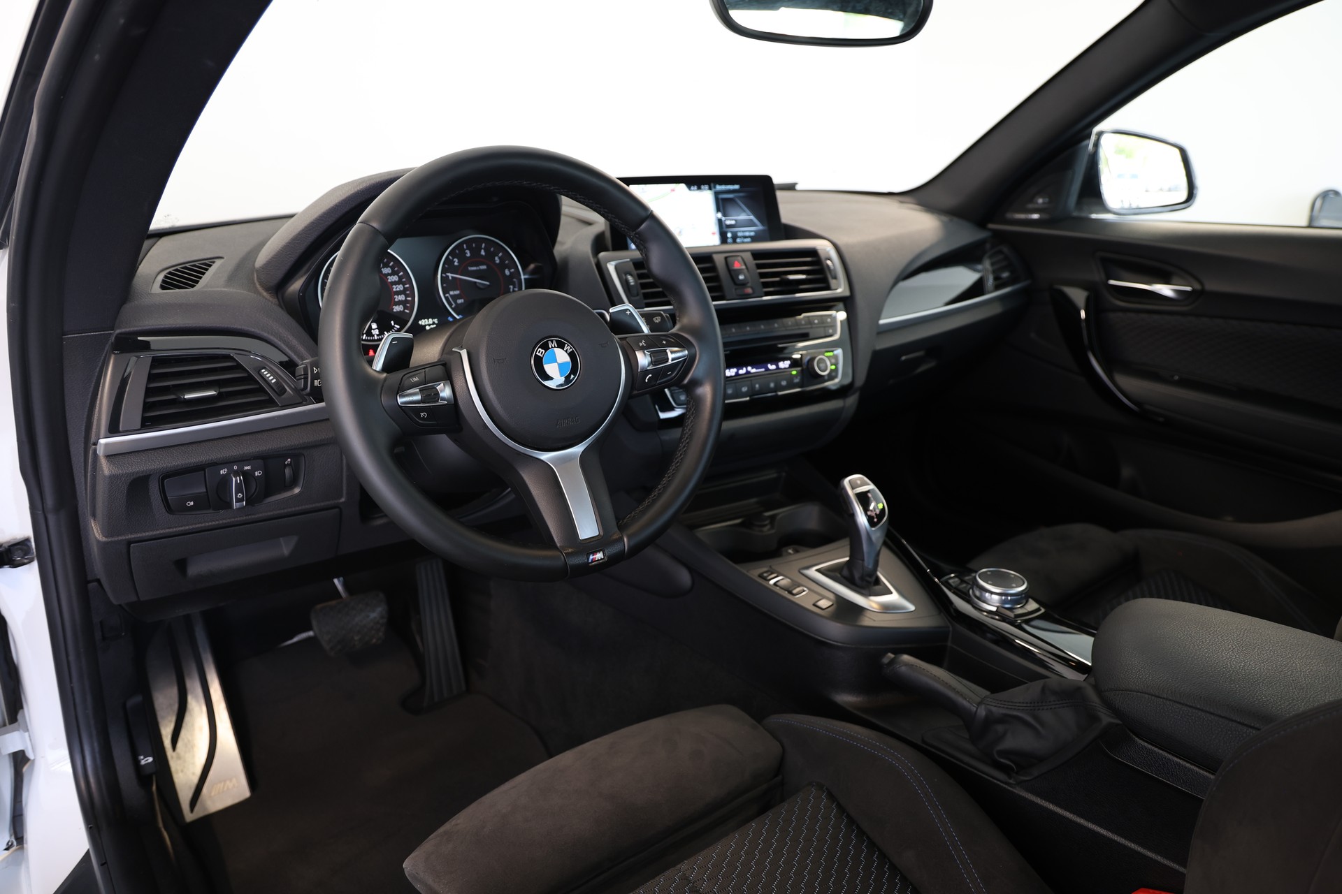 BMW M240i xDrive Coupé-image-8