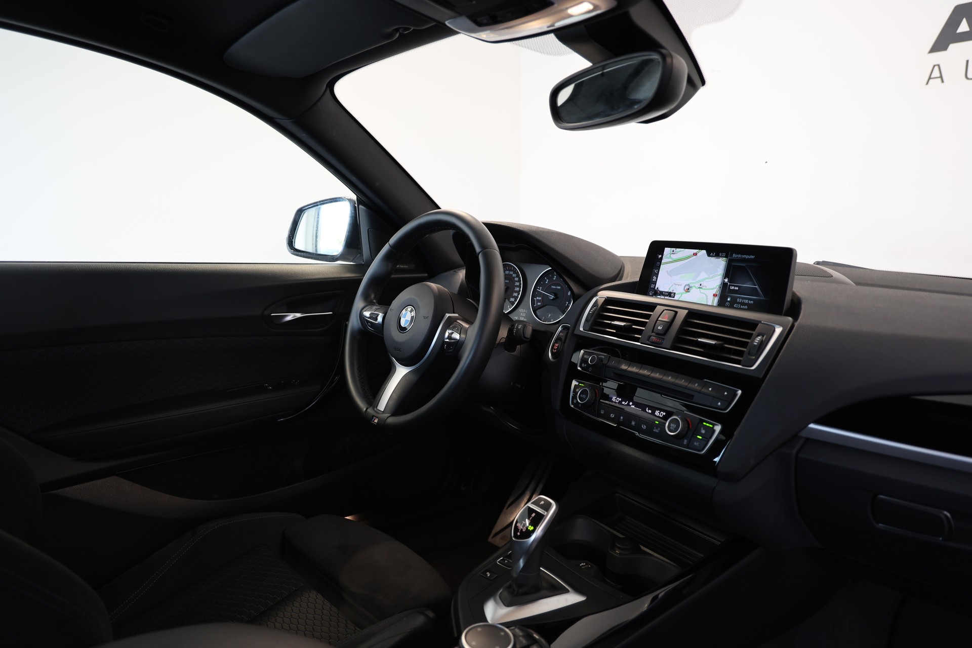 BMW M240i xDrive Coupé-image-13