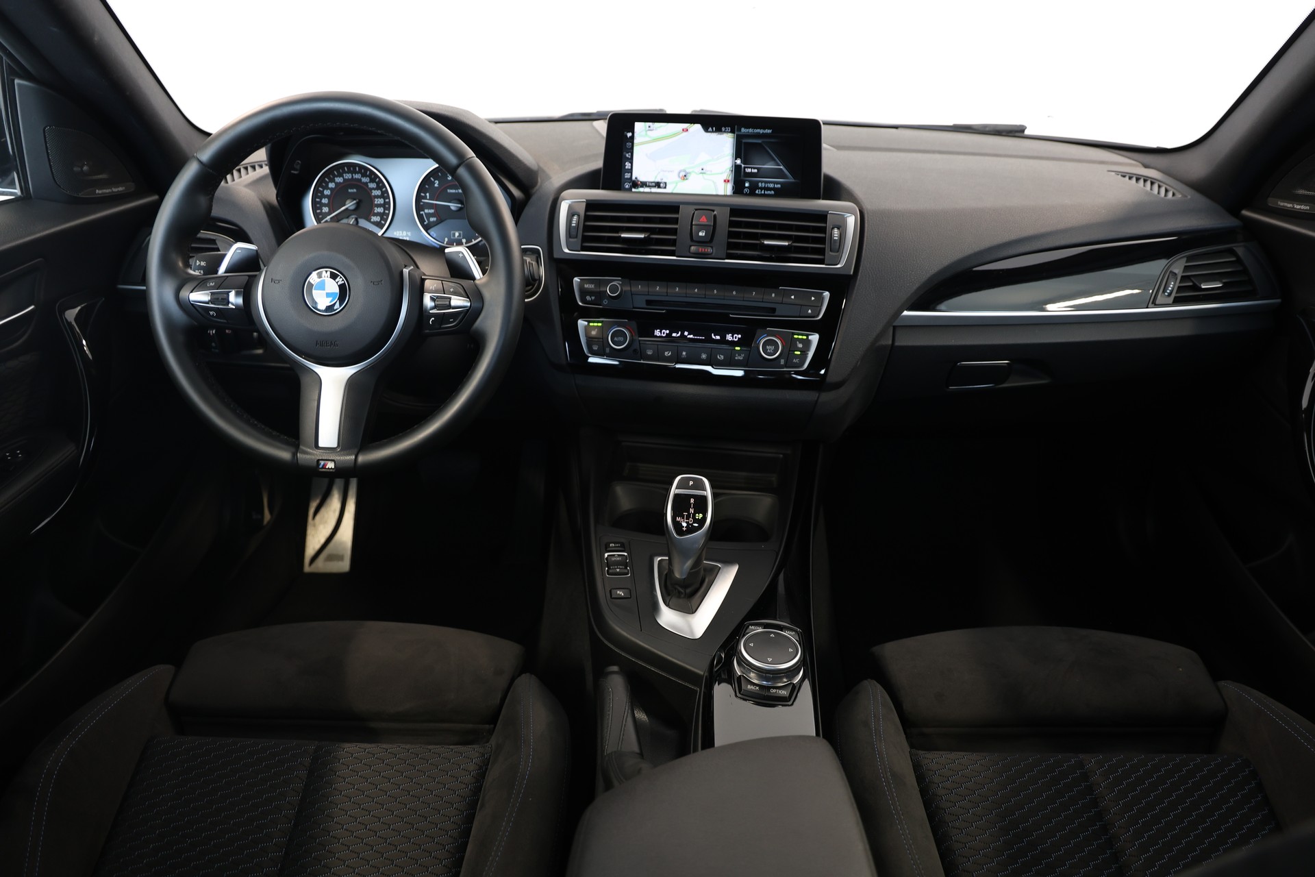 BMW M240i xDrive Coupé-image-10
