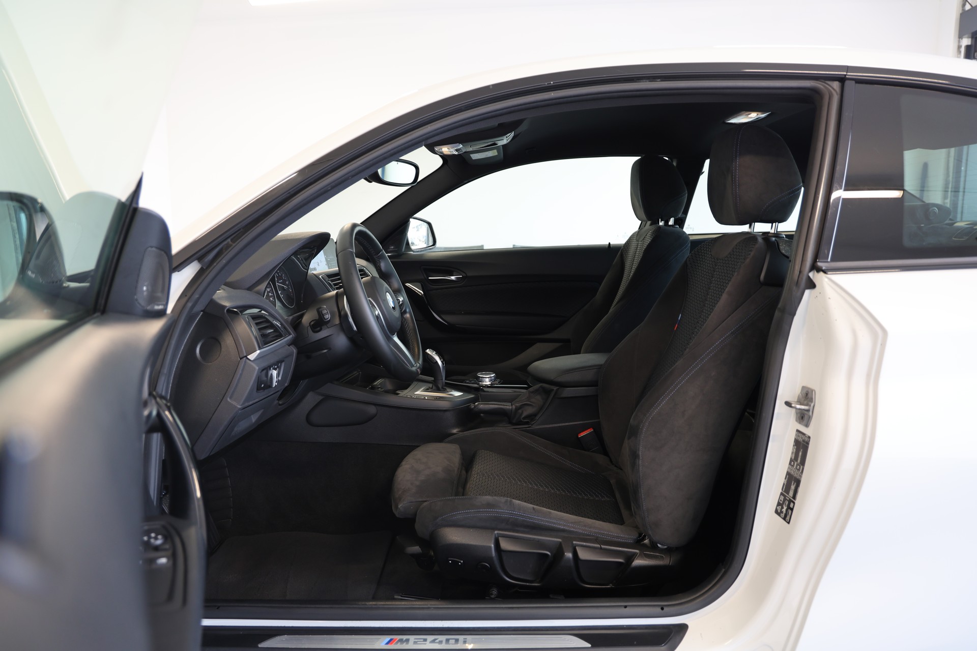 BMW M240i xDrive Coupé-image-6