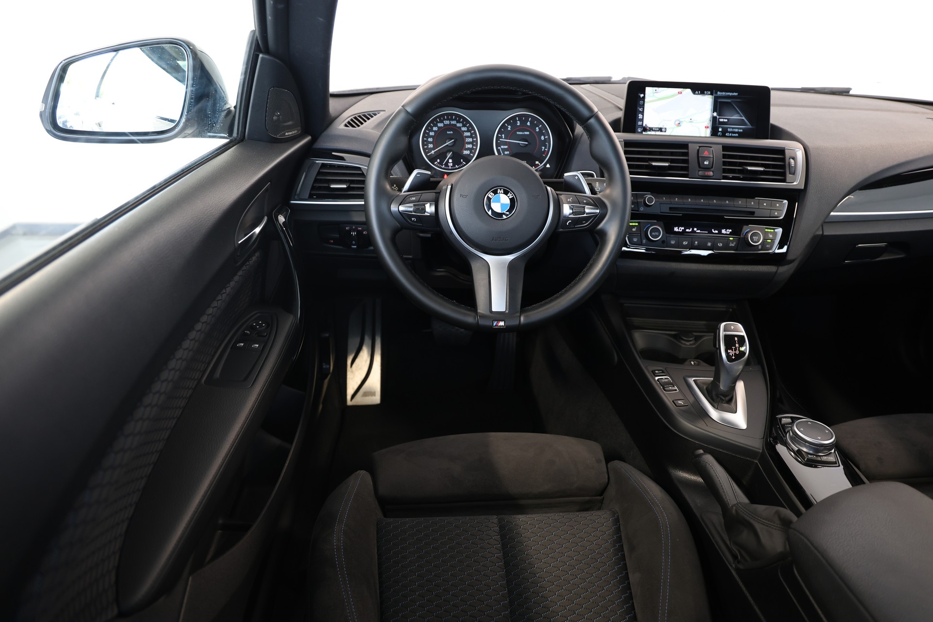 BMW M240i xDrive Coupé-image-9
