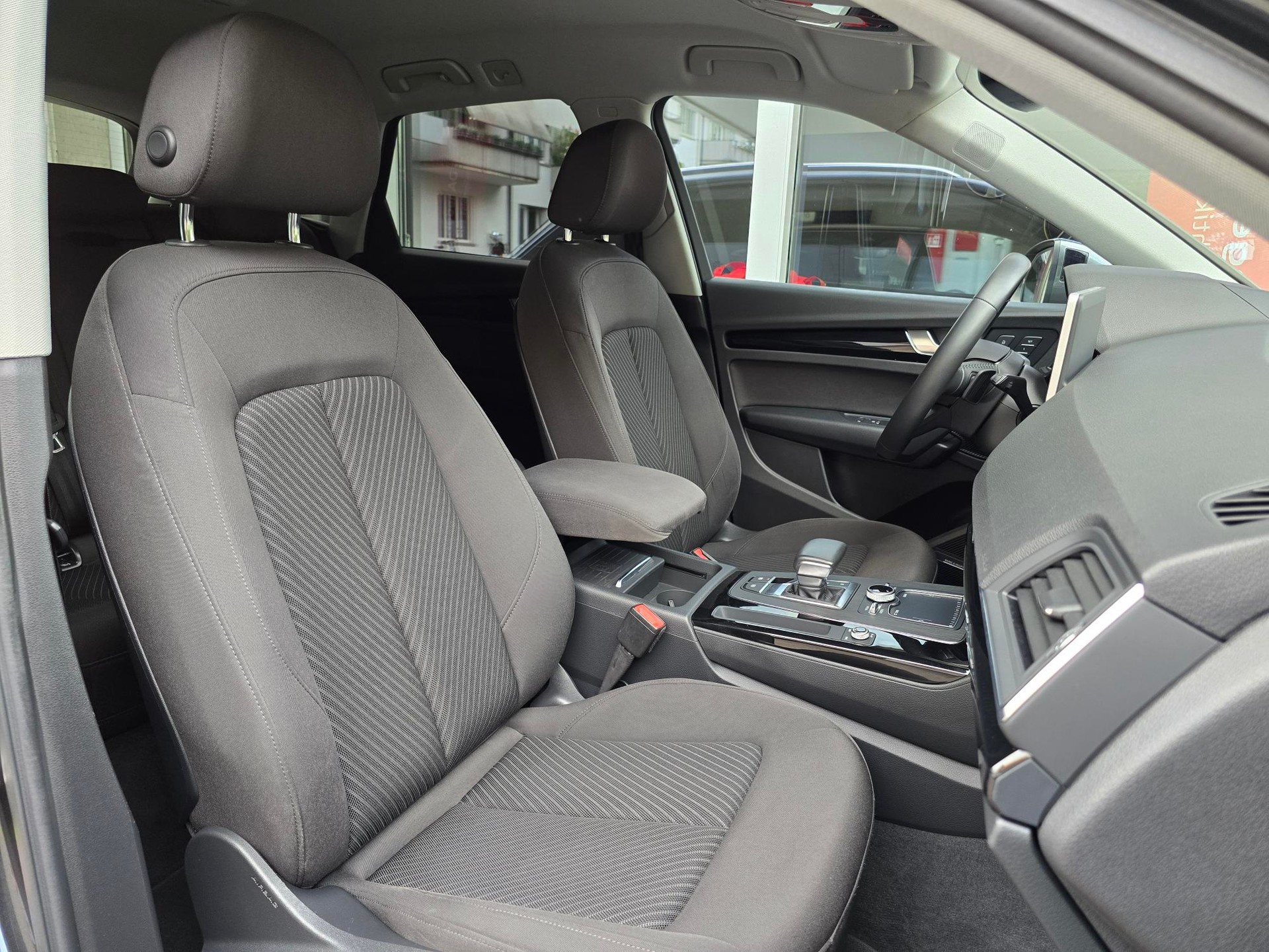 AUDI Q5 40 TDI quattro S-tronic-image-7