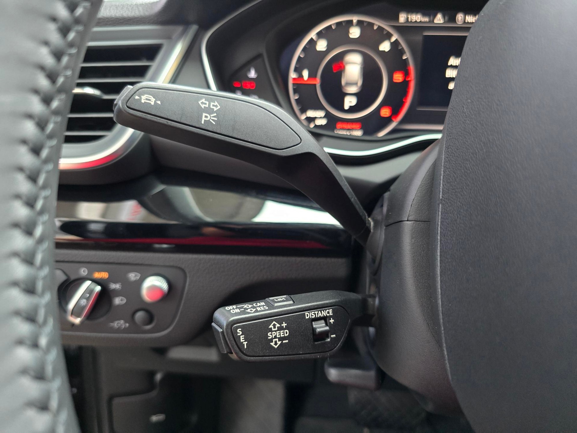 AUDI Q5 40 TDI quattro S-tronic-image-11